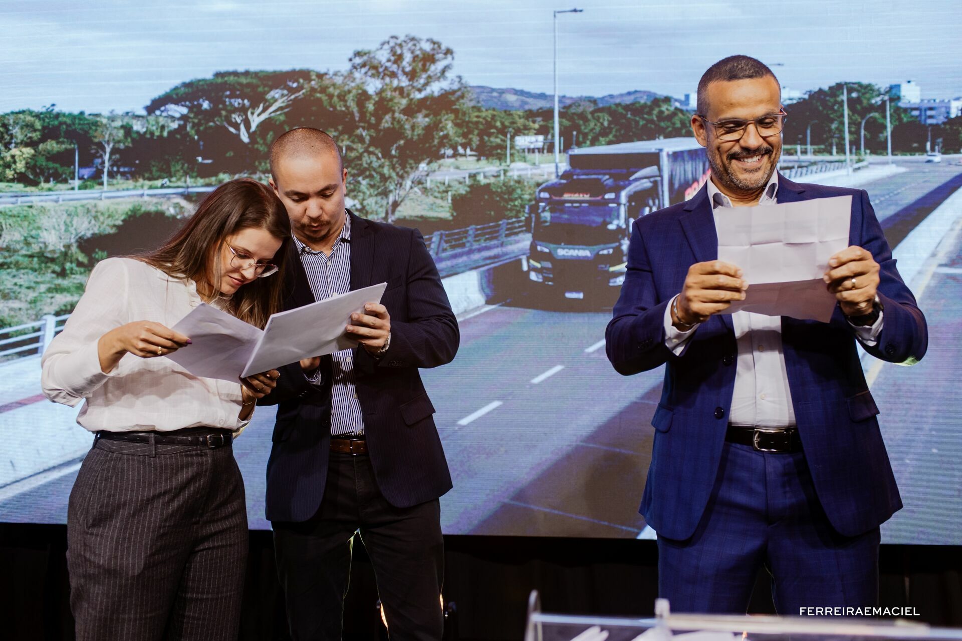 Foto Fotografia e Filmagem Publicitária do Sorteio do Caminhão Bravo para o Consórcio Scania - Le Blanc Centro de Eventos - Tubarão - SC Foto Fotografia e Filmagem Publicitária do Sorteio do Caminhão Bravo para o Consórcio Scania - Le Blanc Centro de Eventos - Tubarão - SC - Imagem 73