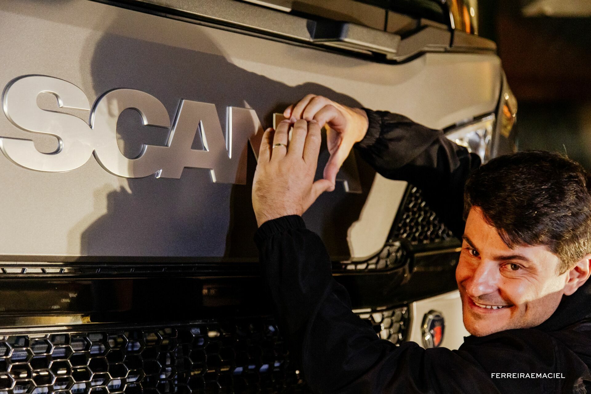 Foto Fotografia e Filmagem Publicitária do Sorteio do Caminhão Bravo para o Consórcio Scania - Le Blanc Centro de Eventos - Tubarão - SC Foto Fotografia e Filmagem Publicitária do Sorteio do Caminhão Bravo para o Consórcio Scania - Le Blanc Centro de Eventos - Tubarão - SC - Imagem 117