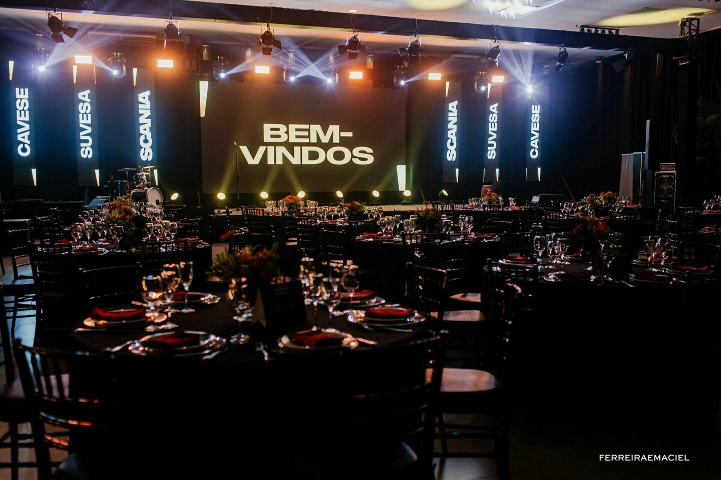 Fotografia e Filmagem Publicitária do Sorteio do Caminhão Bravo para o Consórcio Scania - Le Blanc Centro de Eventos - Tubarão - SC Fotografia e Filmagem Publicitária do Sorteio do Caminhão Bravo para o Consórcio Scania - Le Blanc Centro de Eventos - Tubarão - SC