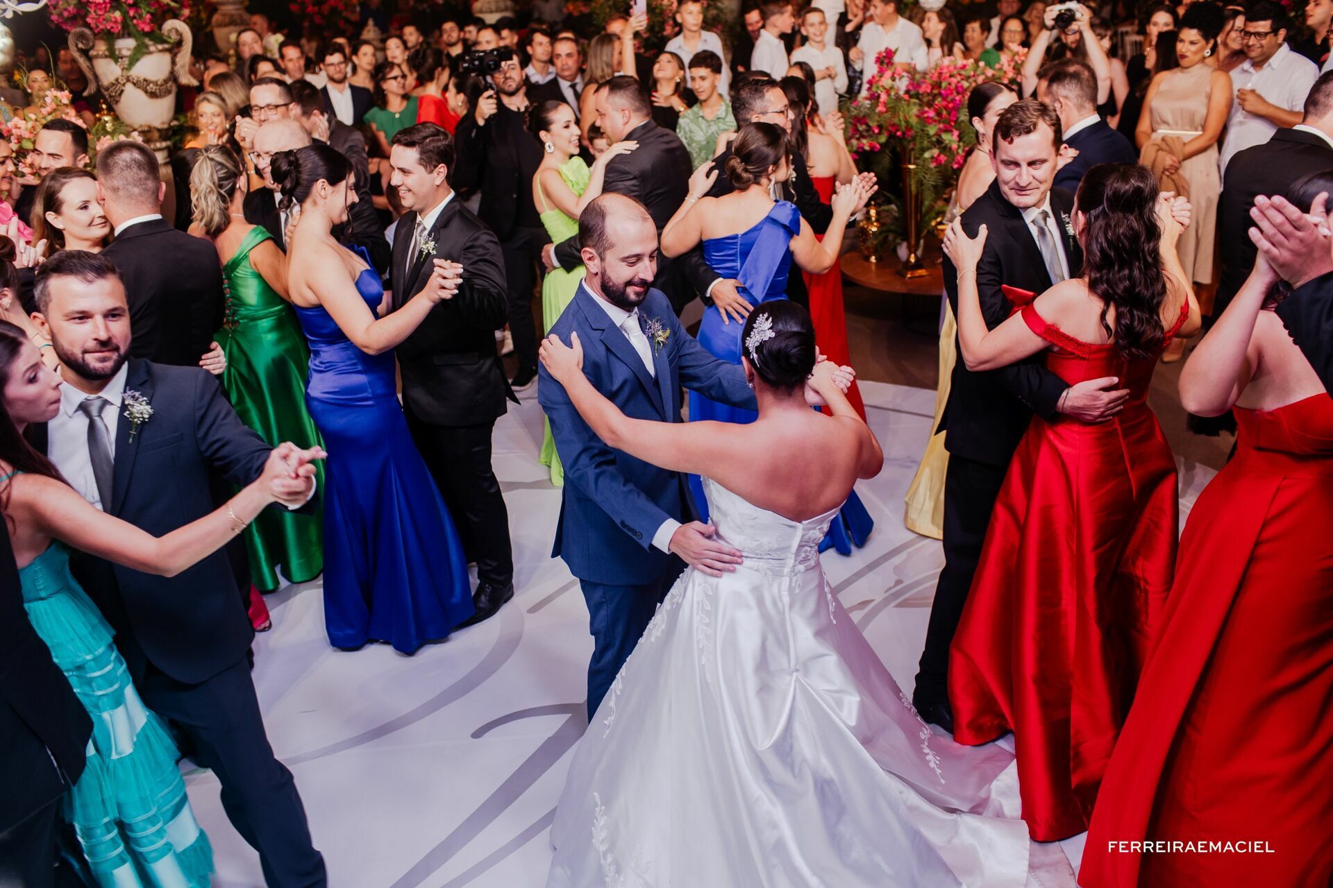 Foto Casamento Ana Paula e Luan - Paróquia Santa Rosa de Lima e Parque das Águas - Santa Rosa do Sul - Sombrio - SC Foto Casamento Ana Paula e Luan - Paróquia Santa Rosa de Lima e Parque das Águas - Santa Rosa do Sul - Sombrio - SC - Imagem 108