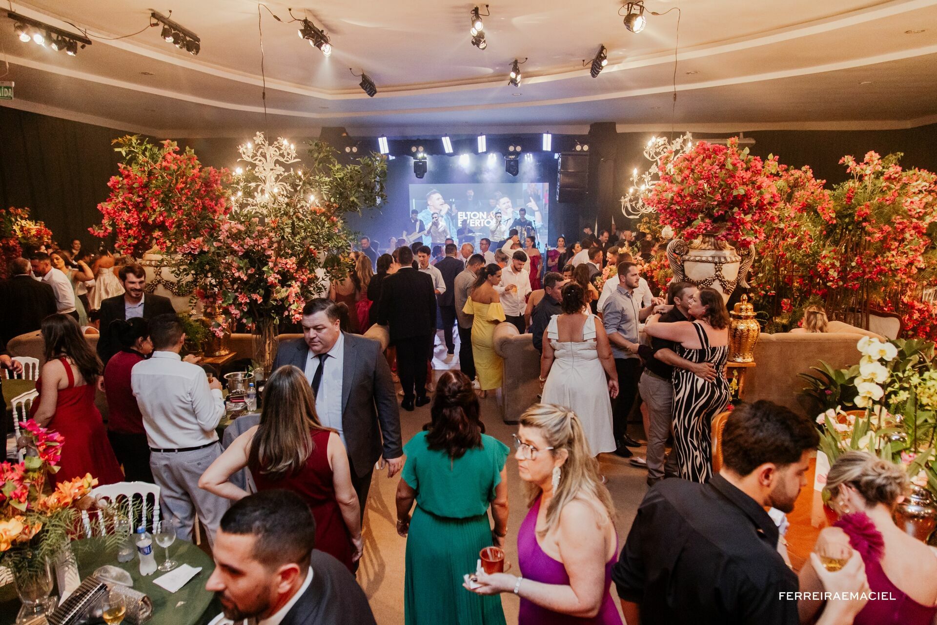 Foto Casamento Ana Paula e Luan - Paróquia Santa Rosa de Lima e Parque das Águas - Santa Rosa do Sul - Sombrio - SC Foto Casamento Ana Paula e Luan - Paróquia Santa Rosa de Lima e Parque das Águas - Santa Rosa do Sul - Sombrio - SC - Imagem 118