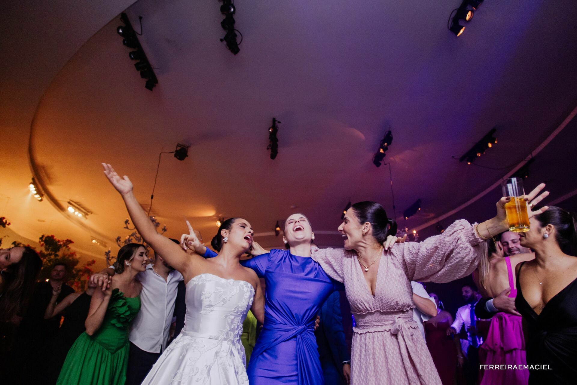 Foto Casamento Ana Paula e Luan - Paróquia Santa Rosa de Lima e Parque das Águas - Santa Rosa do Sul - Sombrio - SC Foto Casamento Ana Paula e Luan - Paróquia Santa Rosa de Lima e Parque das Águas - Santa Rosa do Sul - Sombrio - SC - Imagem 131