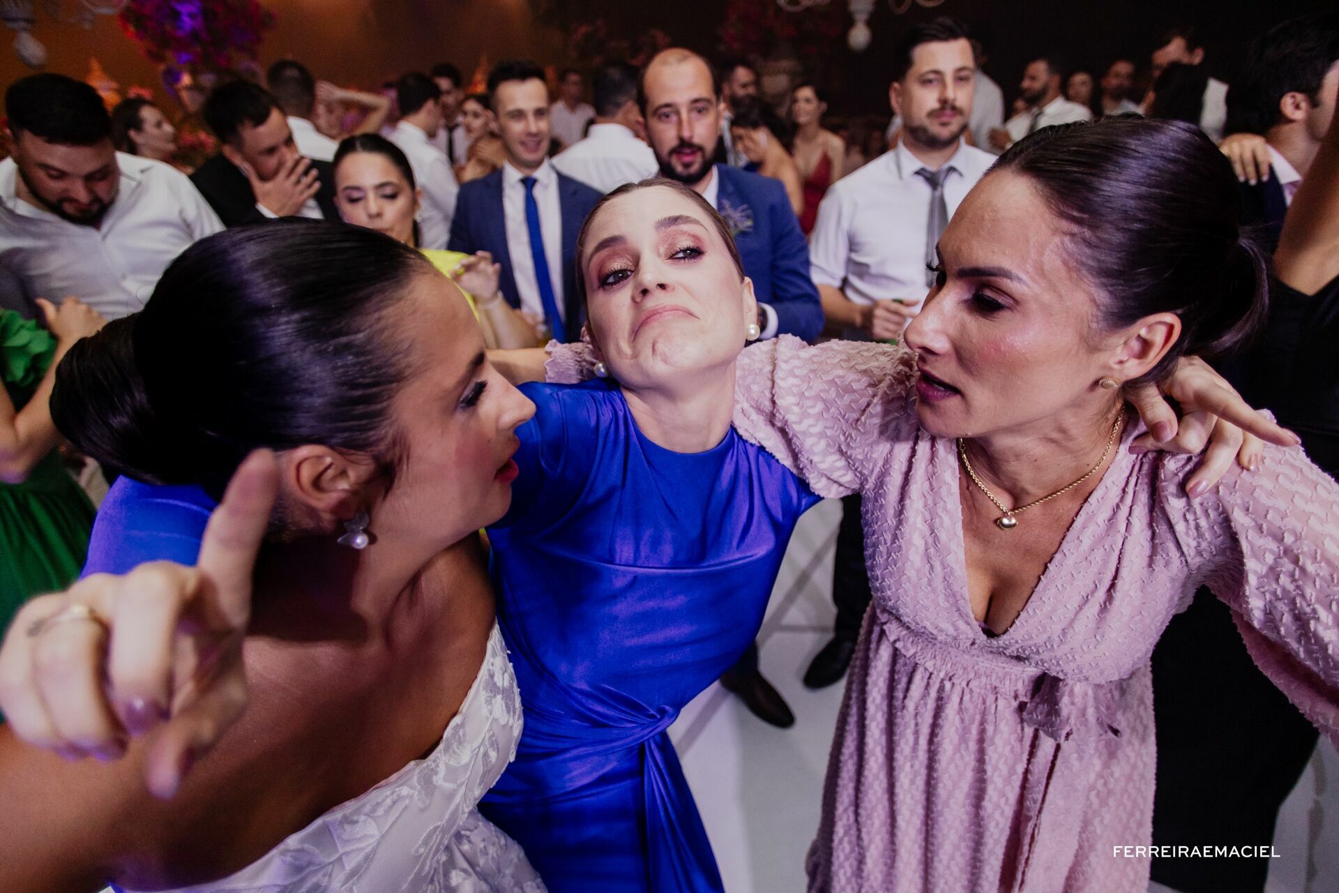 Foto Casamento Ana Paula e Luan - Paróquia Santa Rosa de Lima e Parque das Águas - Santa Rosa do Sul - Sombrio - SC Foto Casamento Ana Paula e Luan - Paróquia Santa Rosa de Lima e Parque das Águas - Santa Rosa do Sul - Sombrio - SC - Imagem 132