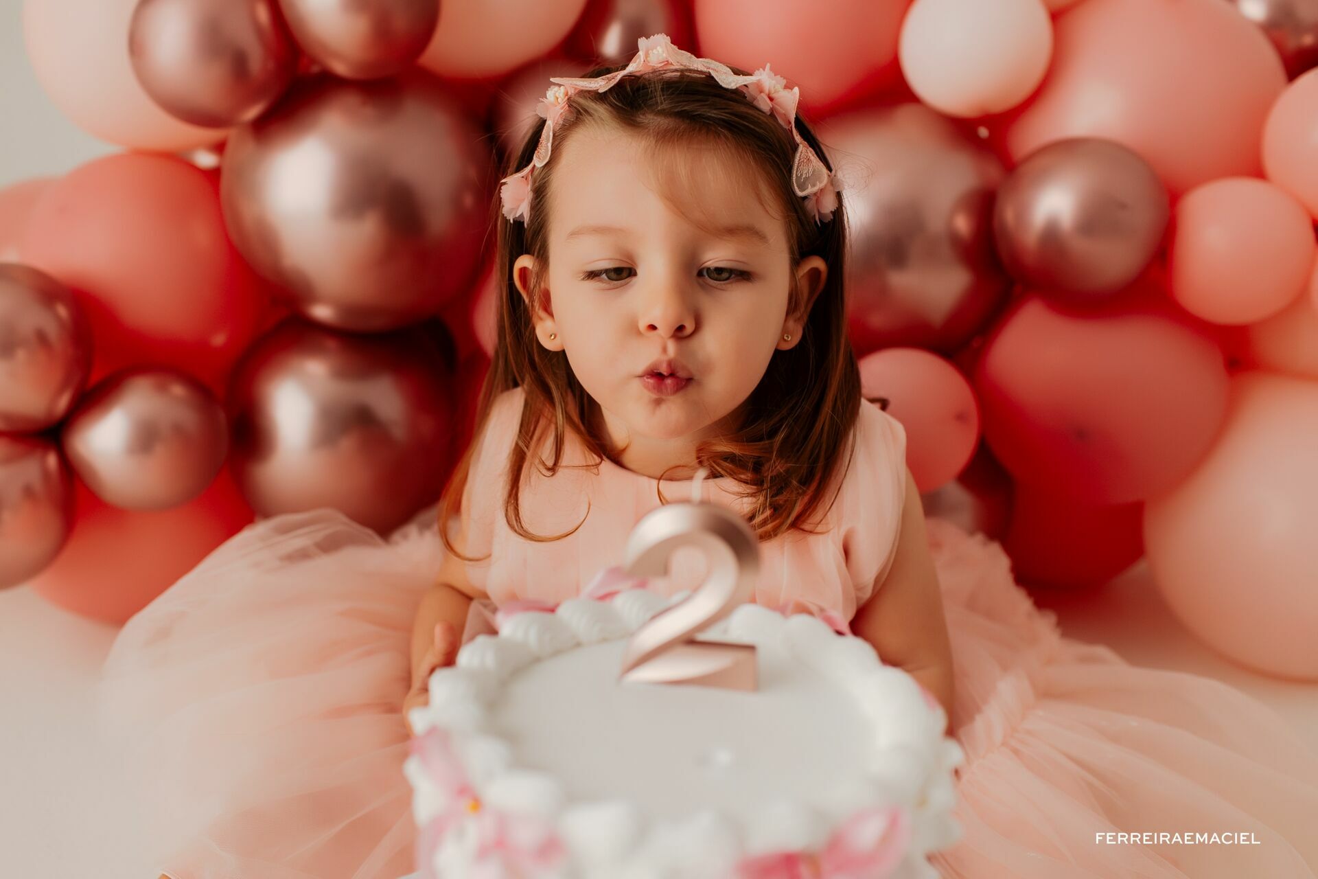 Foto Fotografia Infantil Profissional em Estúdio - Ensaio de 2 anos - Smash the Cake - Betina - Araranguá - SC Foto Fotografia Infantil Profissional em Estúdio - Ensaio de 2 anos - Smash the Cake - Betina - Araranguá - SC - Imagem 10