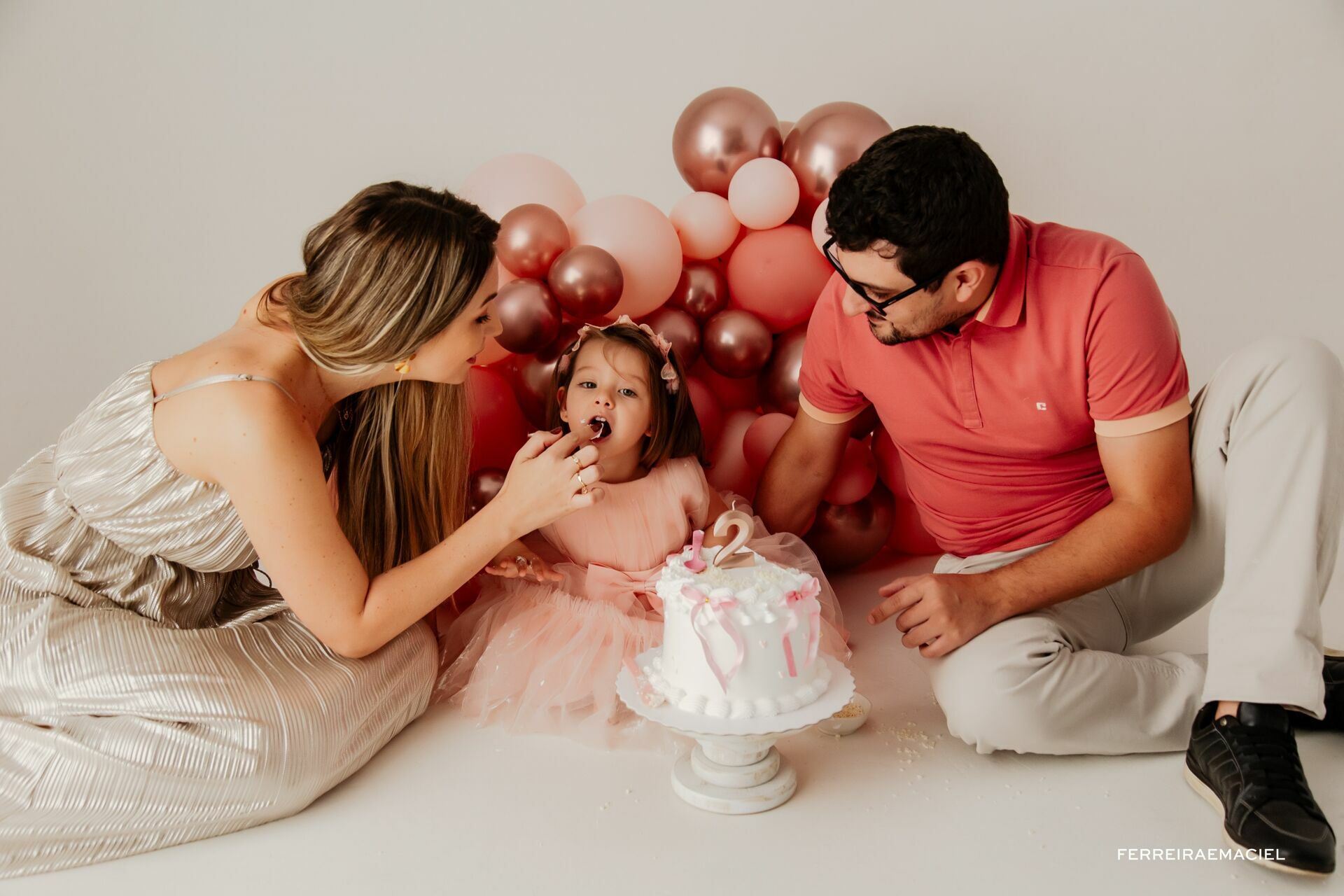 Foto Fotografia Infantil Profissional em Estúdio - Ensaio de 2 anos - Smash the Cake - Betina - Araranguá - SC Foto Fotografia Infantil Profissional em Estúdio - Ensaio de 2 anos - Smash the Cake - Betina - Araranguá - SC - Imagem 12