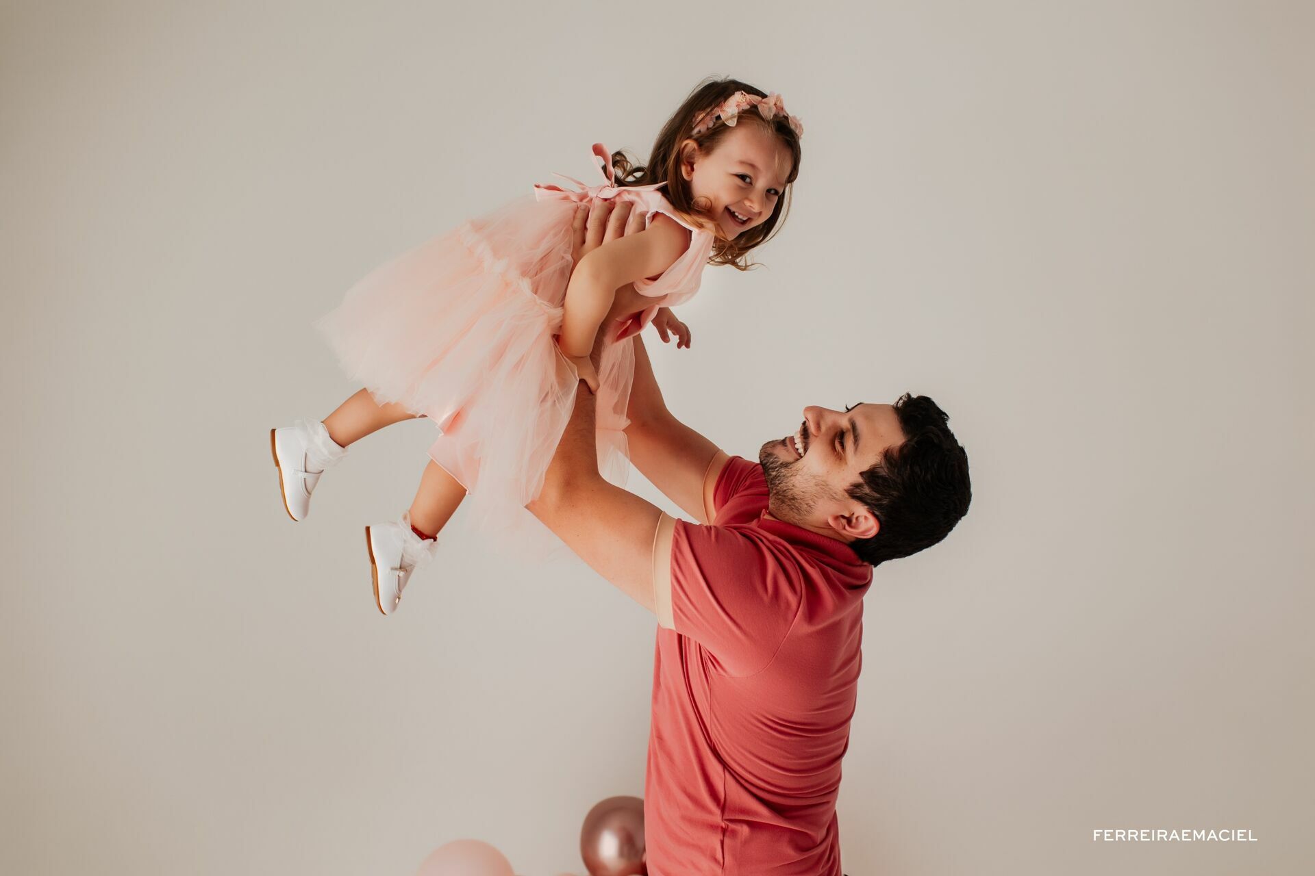 Foto Fotografia Infantil Profissional em Estúdio - Ensaio de 2 anos - Smash the Cake - Betina - Araranguá - SC Foto Fotografia Infantil Profissional em Estúdio - Ensaio de 2 anos - Smash the Cake - Betina - Araranguá - SC - Imagem 4
