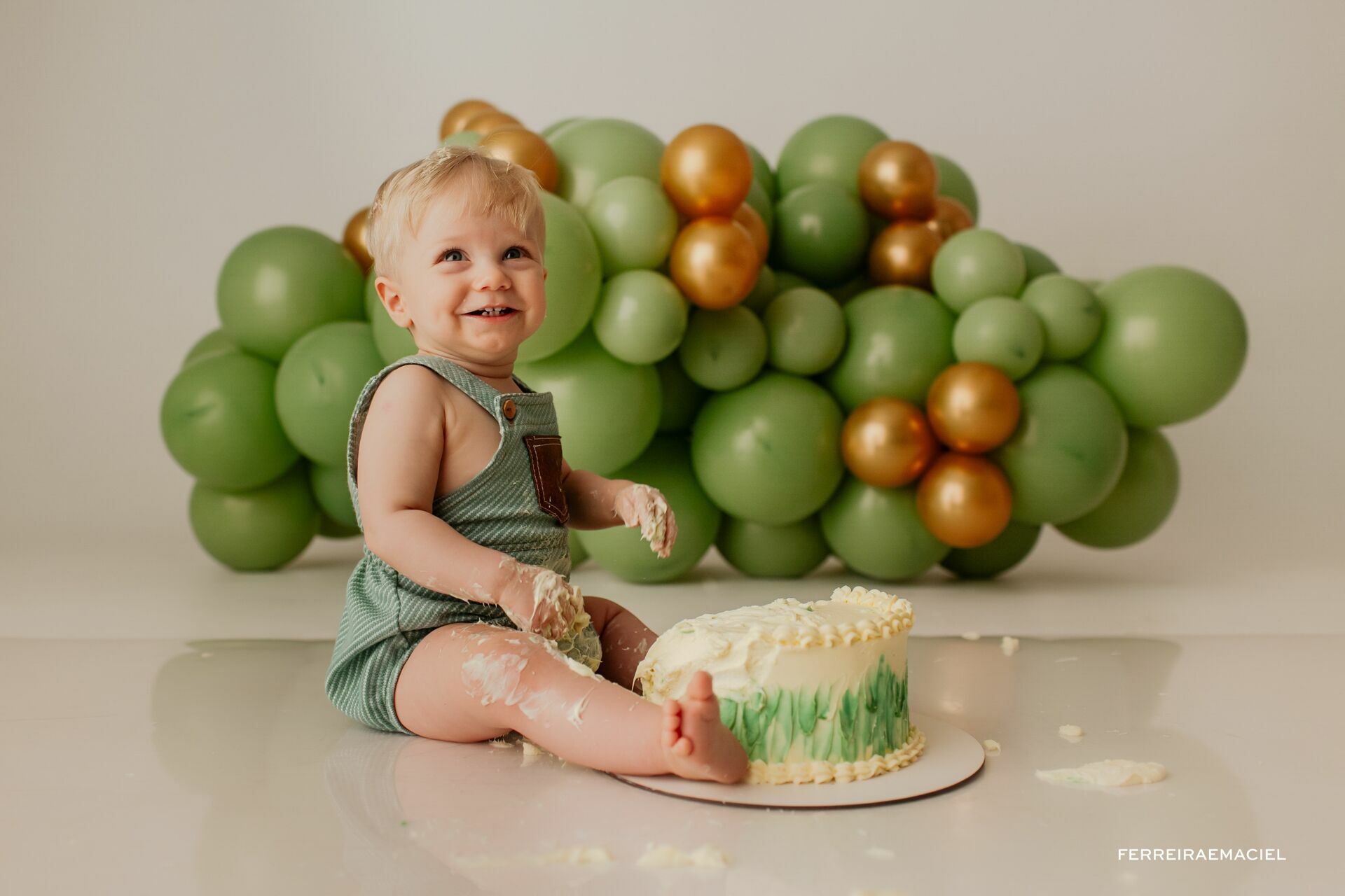 Foto Ensaio Smash the Cake em Estúdio - Augusto - 1 Ano - Fotografia Infantil Profissional - Araranguá - SC Foto Ensaio Smash the Cake em Estúdio - Augusto - 1 Ano - Fotografia Infantil Profissional - Araranguá - SC - Imagem 15