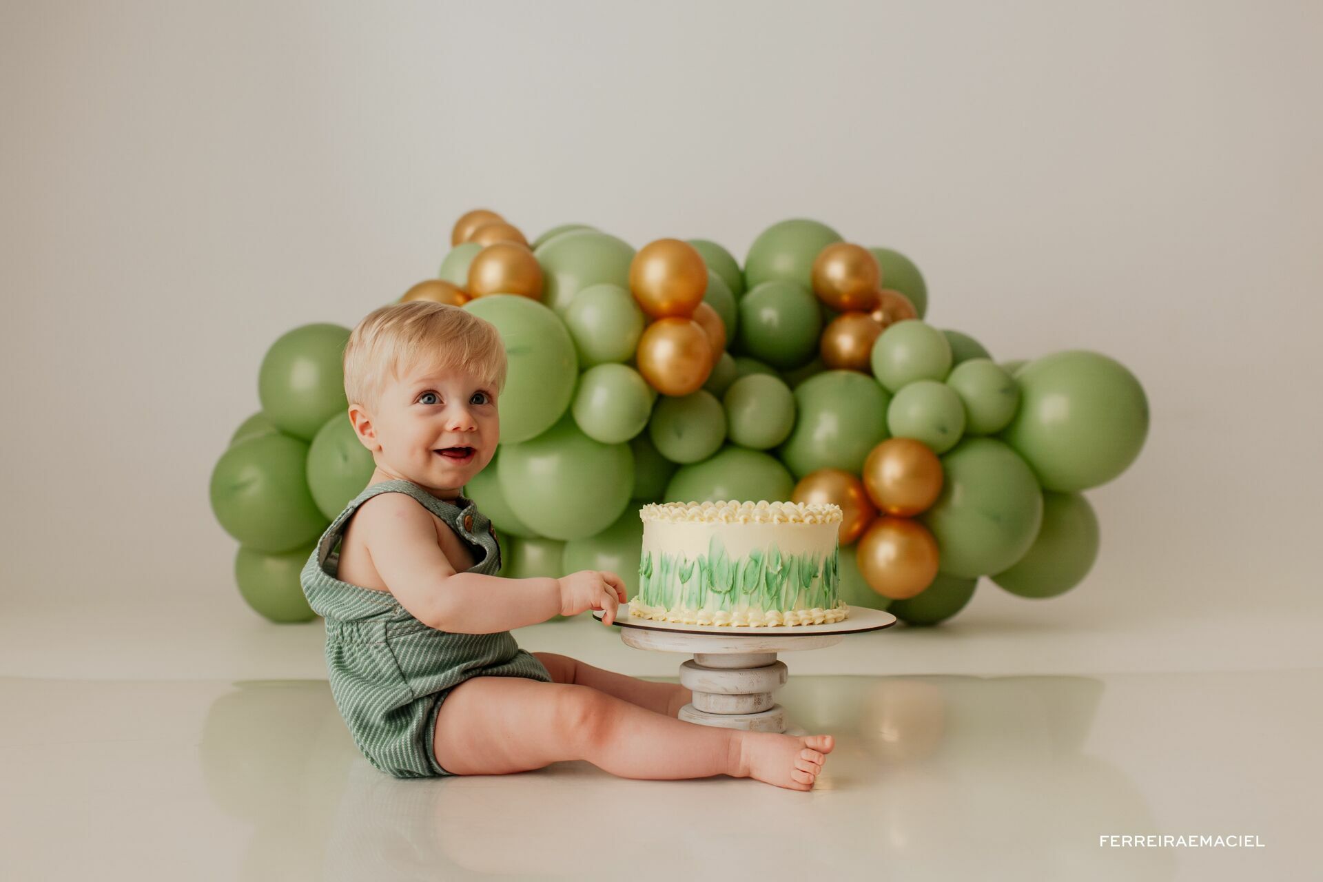 Foto Ensaio Smash the Cake em Estúdio - Augusto - 1 Ano - Fotografia Infantil Profissional - Araranguá - SC Foto Ensaio Smash the Cake em Estúdio - Augusto - 1 Ano - Fotografia Infantil Profissional - Araranguá - SC - Imagem 11