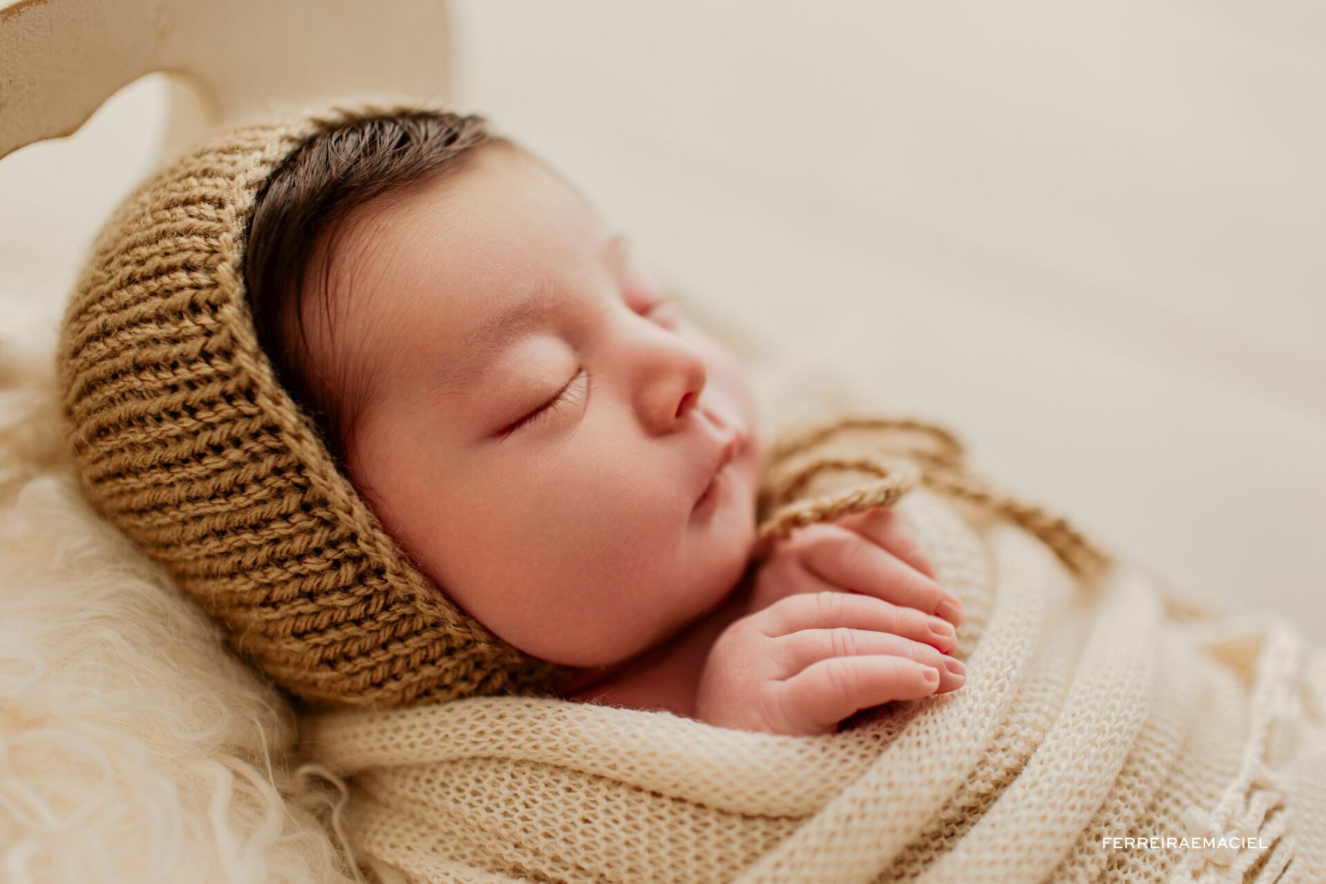 Foto Ensaio newborn em estúdio - sessão fotográfica e fotografia de recém-nascido em Araranguá - Criciúma - Sombrio - Turvo - Ermo - Maracajá - Nova Veneza - Cecília - Bruna Foto Ensaio newborn em estúdio - sessão fotográfica e fotografia de recém-nascido em Araranguá - Criciúma - Sombrio - Turvo - Ermo - Maracajá - Nova Veneza - Cecília - Bruna - Imagem 3