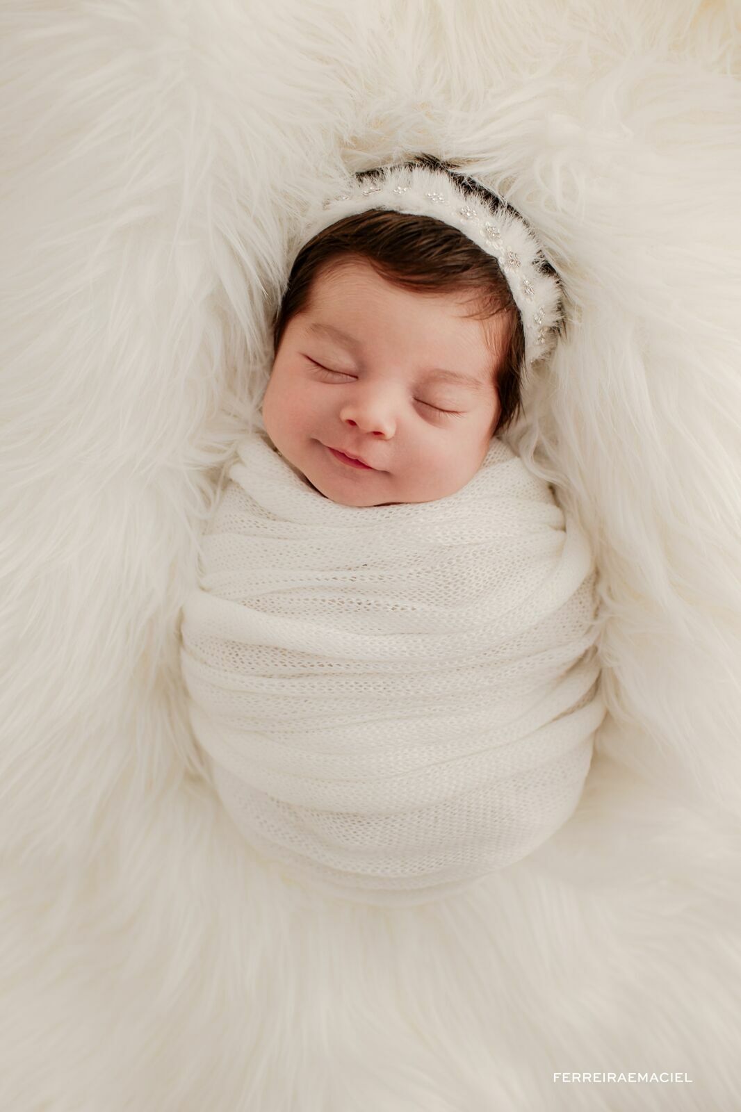 Foto Ensaio newborn em estúdio - sessão fotográfica e fotografia de recém-nascido em Araranguá - Criciúma - Sombrio - Turvo - Ermo - Maracajá - Nova Veneza - Cecília - Bruna Foto Ensaio newborn em estúdio - sessão fotográfica e fotografia de recém-nascido em Araranguá - Criciúma - Sombrio - Turvo - Ermo - Maracajá - Nova Veneza - Cecília - Bruna - Imagem 0