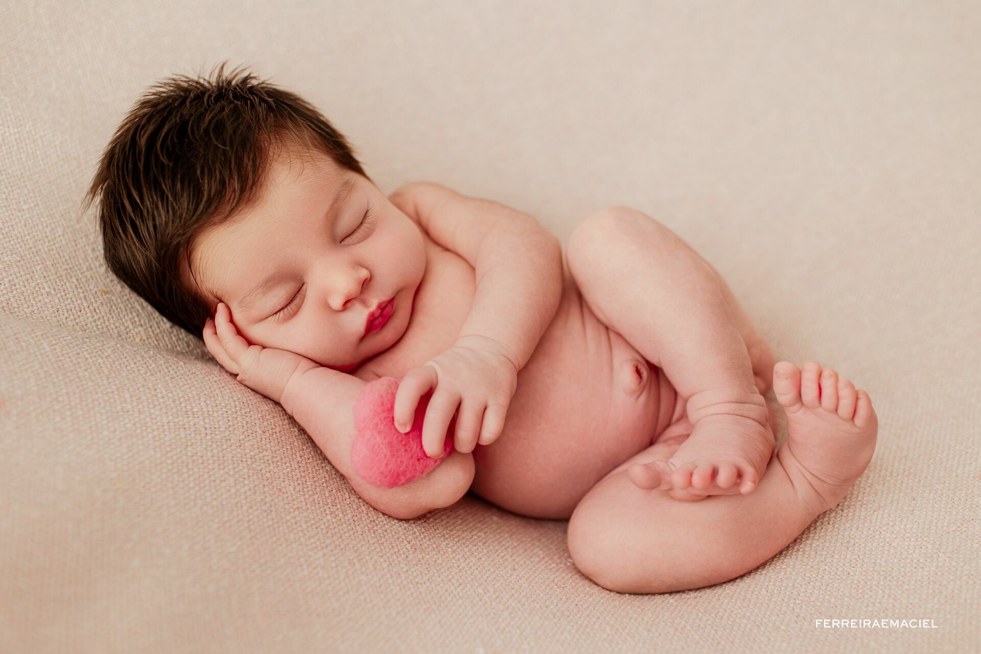 Foto Ensaio newborn em estúdio - sessão fotográfica e fotografia de recém-nascido em Araranguá - Criciúma - Sombrio - Turvo - Ermo - Maracajá - Nova Veneza - Cecília - Bruna Foto Ensaio newborn em estúdio - sessão fotográfica e fotografia de recém-nascido em Araranguá - Criciúma - Sombrio - Turvo - Ermo - Maracajá - Nova Veneza - Cecília - Bruna - Imagem 10