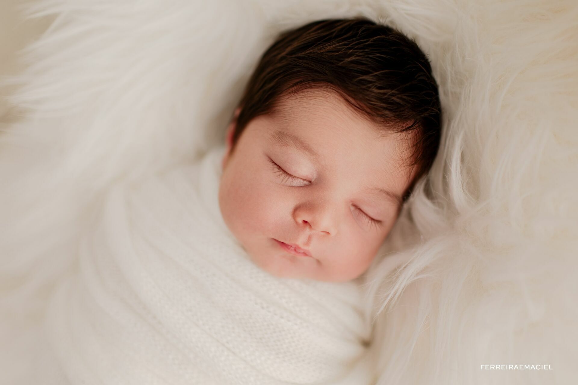 Foto Ensaio newborn em estúdio - sessão fotográfica e fotografia de recém-nascido em Araranguá - Criciúma - Sombrio - Turvo - Ermo - Maracajá - Nova Veneza - Cecília - Bruna Foto Ensaio newborn em estúdio - sessão fotográfica e fotografia de recém-nascido em Araranguá - Criciúma - Sombrio - Turvo - Ermo - Maracajá - Nova Veneza - Cecília - Bruna - Imagem 1