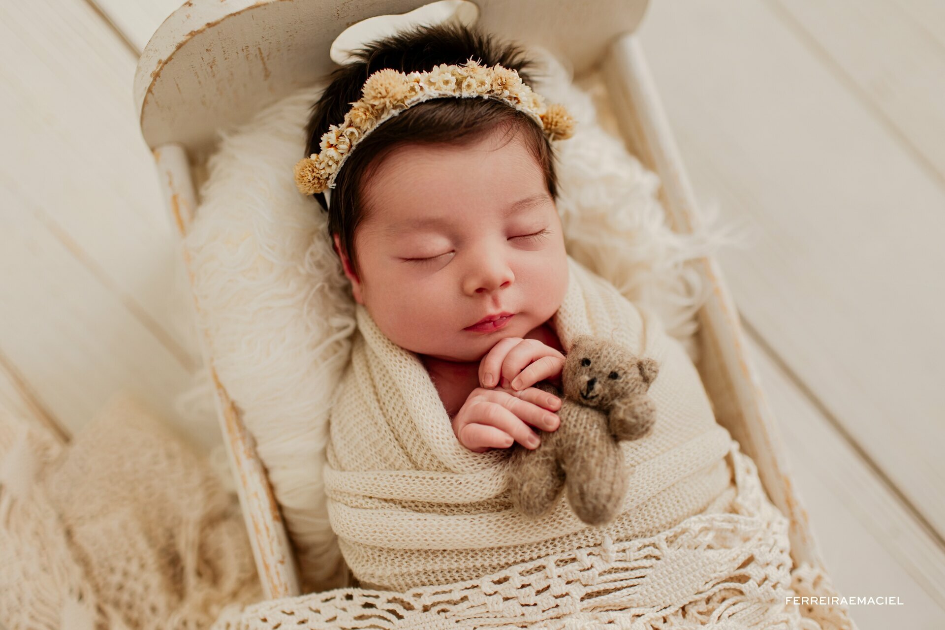 Ensaio newborn em estúdio - sessão fotográfica e fotografia de recém-nascido em Araranguá - Criciúma - Sombrio - Turvo - Ermo - Maracajá - Nova Veneza - Cecília - Bruna