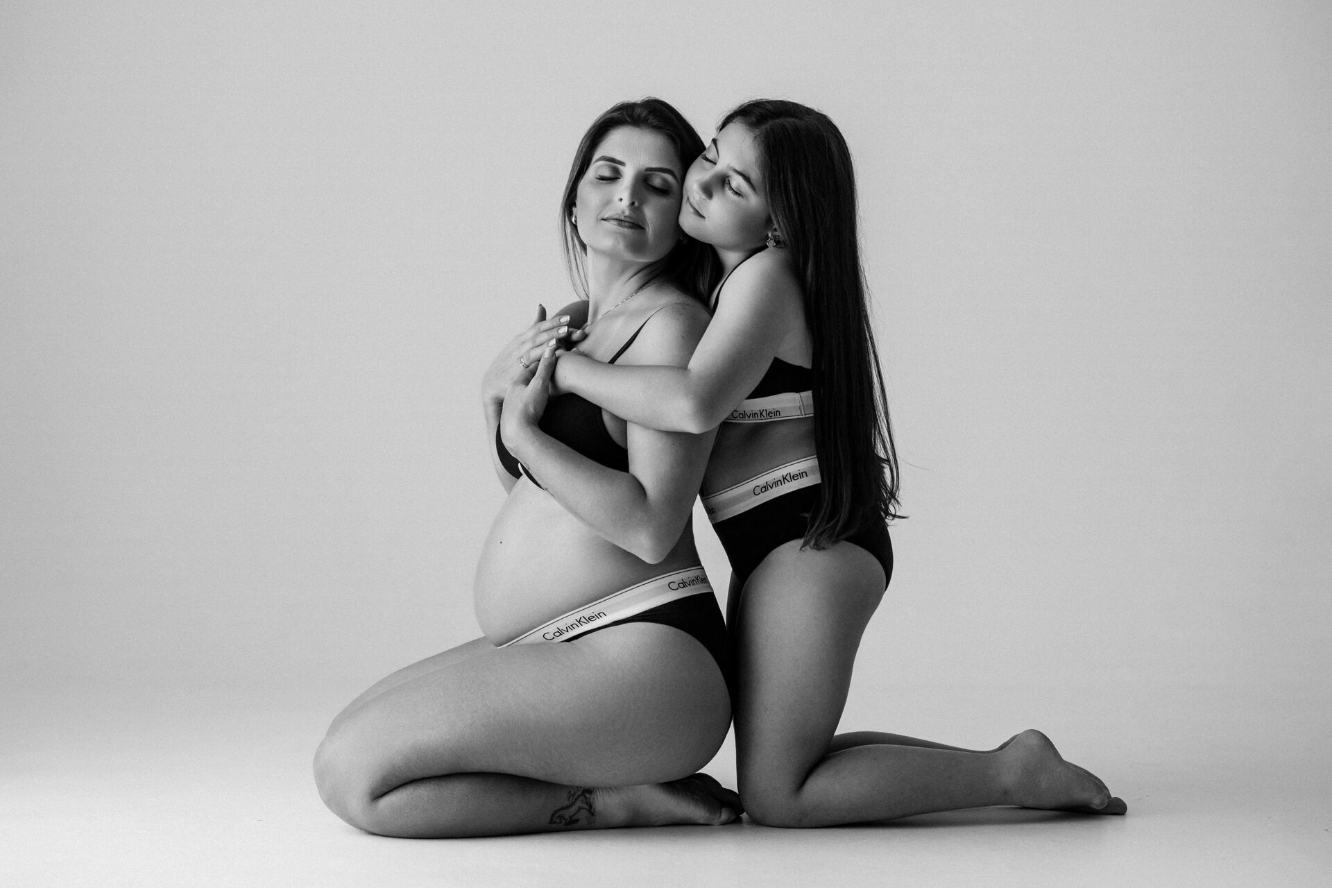 Foto Ensaio Gestante em Estúdio - Bruna Sabino - Fotografia Profissional em Araranguá - SC Foto Ensaio Gestante em Estúdio - Bruna Sabino - Fotografia Profissional em Araranguá - SC - Imagem 19