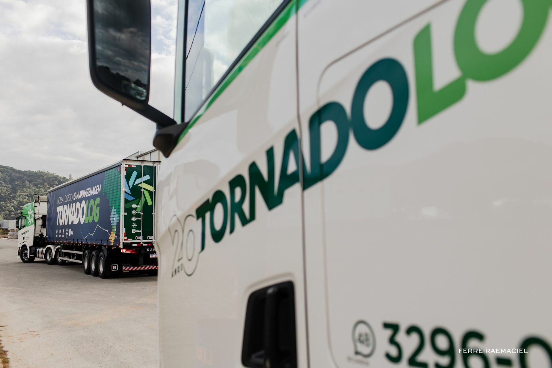 Foto Fotografia Publicitária de Frota Scania Locação - Super - TornadoLog - Biguaçu - SC Foto Fotografia Publicitária de Frota Scania Locação - Super - TornadoLog - Biguaçu - SC - Imagem 12