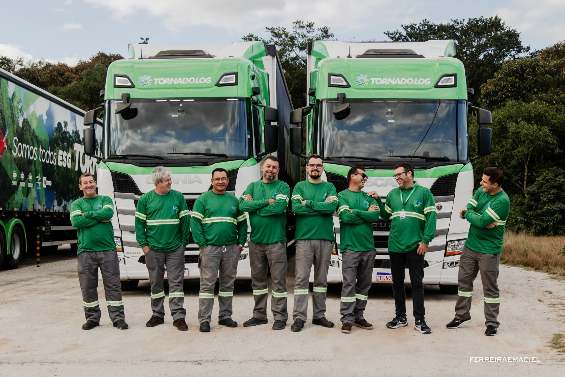 Foto Fotografia Publicitária de Frota Scania Locação - Super - TornadoLog - Biguaçu - SC Foto Fotografia Publicitária de Frota Scania Locação - Super - TornadoLog - Biguaçu - SC - Imagem 16