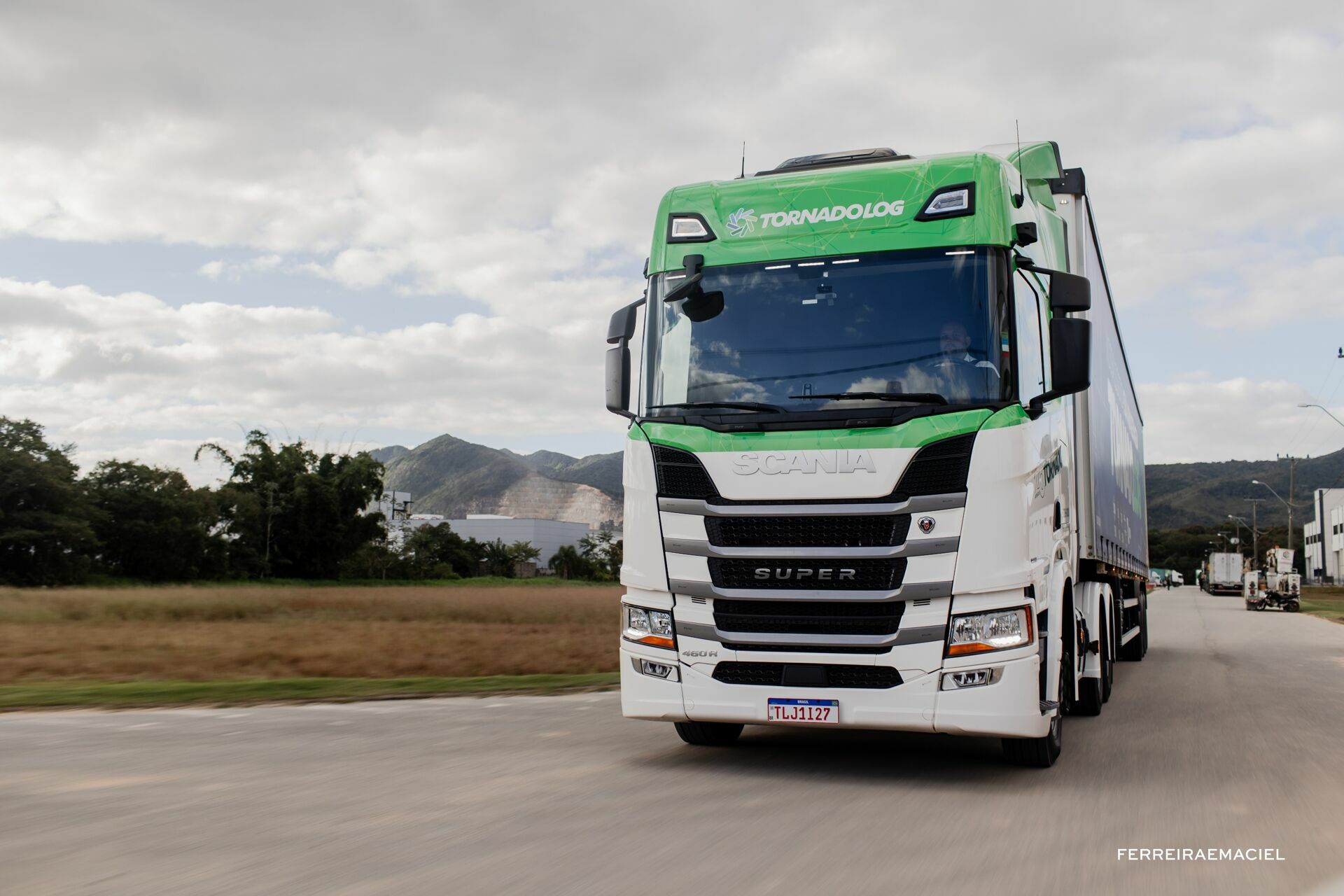 Foto Fotografia Publicitária de Frota Scania Locação - Super - TornadoLog - Biguaçu - SC Foto Fotografia Publicitária de Frota Scania Locação - Super - TornadoLog - Biguaçu - SC - Imagem 19