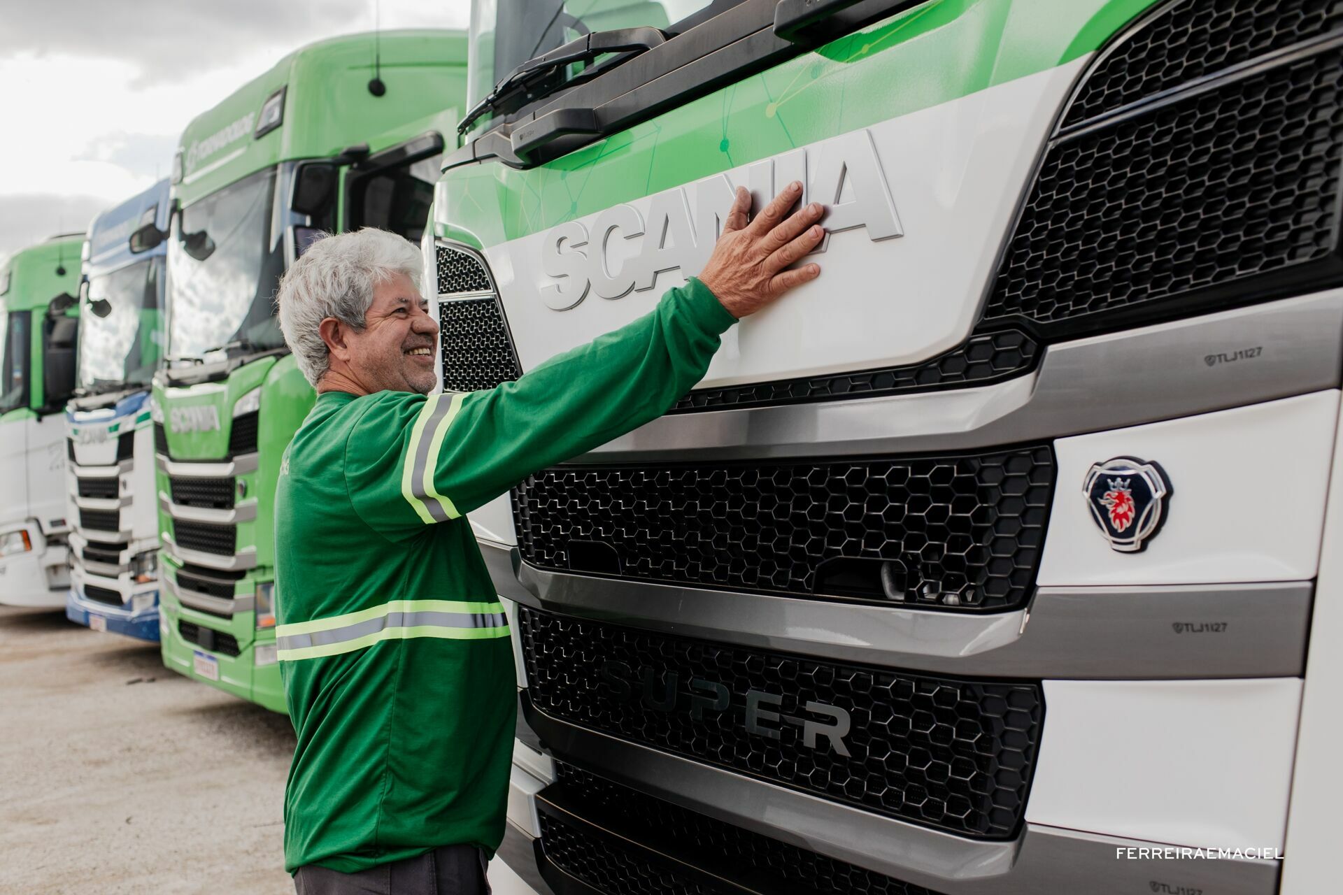 Foto Fotografia Publicitária de Frota Scania Locação - Super - TornadoLog - Biguaçu - SC Foto Fotografia Publicitária de Frota Scania Locação - Super - TornadoLog - Biguaçu - SC - Imagem 17