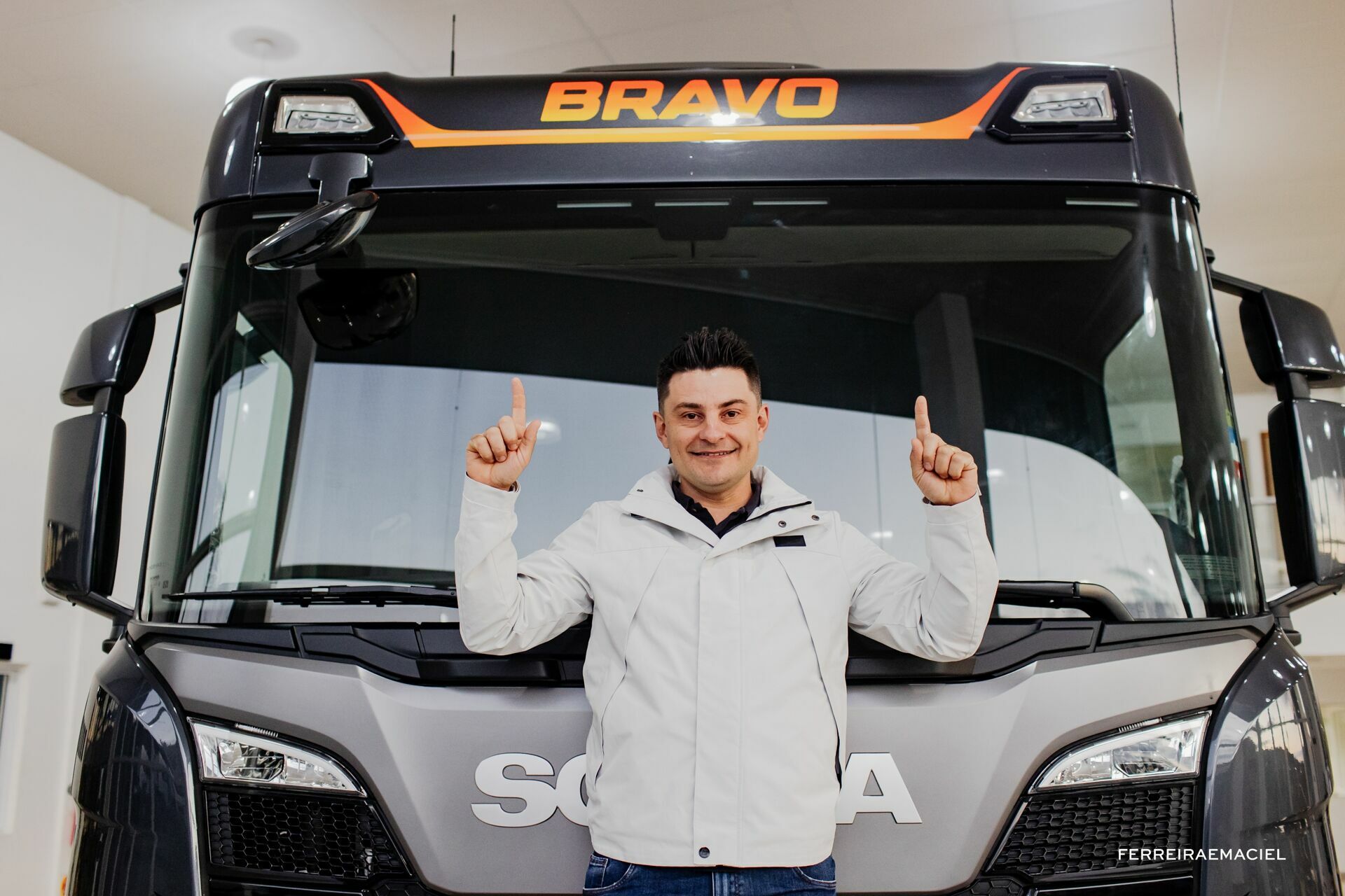 Foto Entrega de Caminhão Bravo - Scania Cavese - Cordilheira Alta - Fotografia Publicitária e Corporativa Profissional Foto Entrega de Caminhão Bravo - Scania Cavese - Cordilheira Alta - Fotografia Publicitária e Corporativa Profissional - Imagem 6