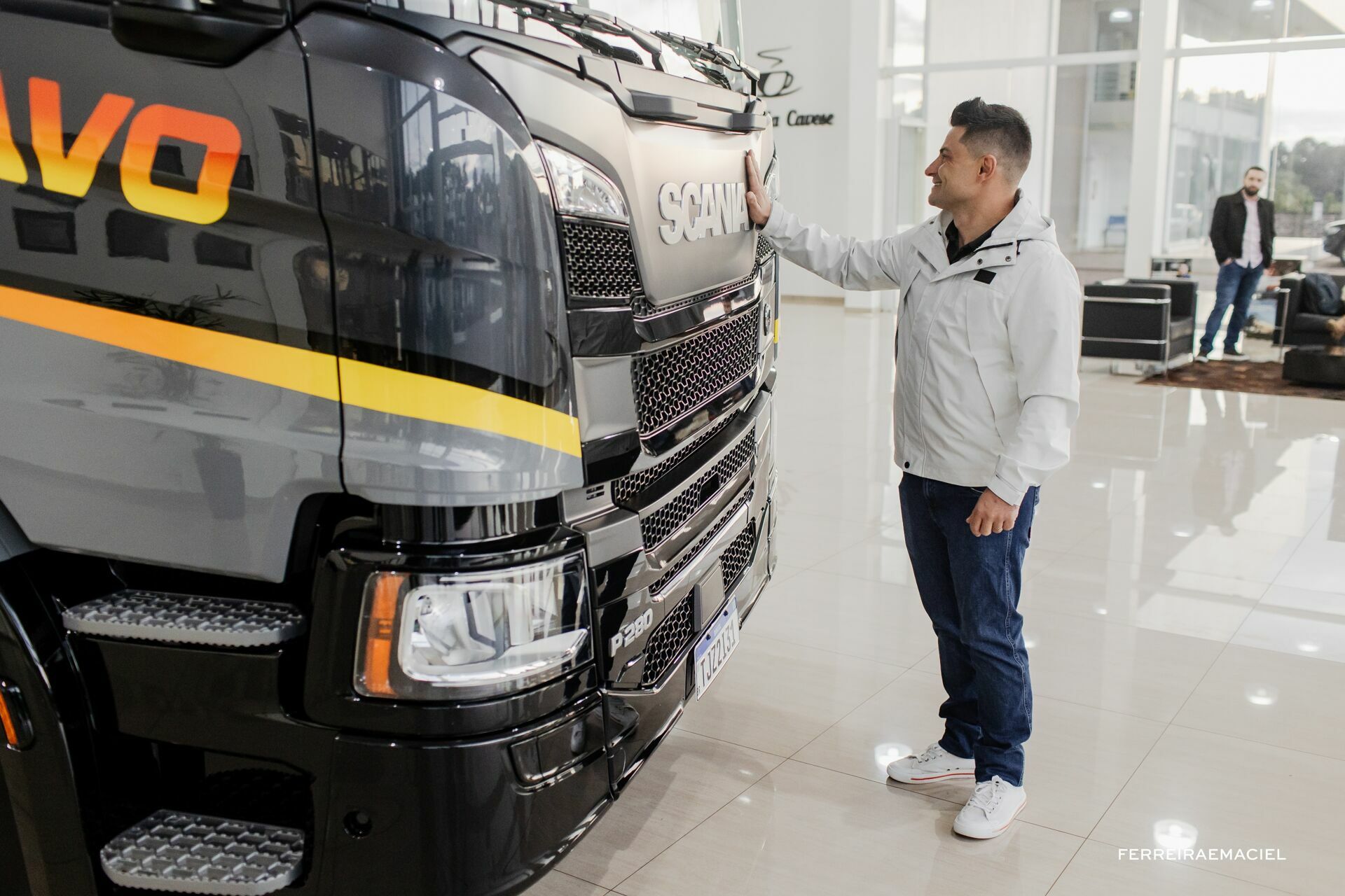 Foto Entrega de Caminhão Bravo - Scania Cavese - Cordilheira Alta - Fotografia Publicitária e Corporativa Profissional Foto Entrega de Caminhão Bravo - Scania Cavese - Cordilheira Alta - Fotografia Publicitária e Corporativa Profissional - Imagem 1