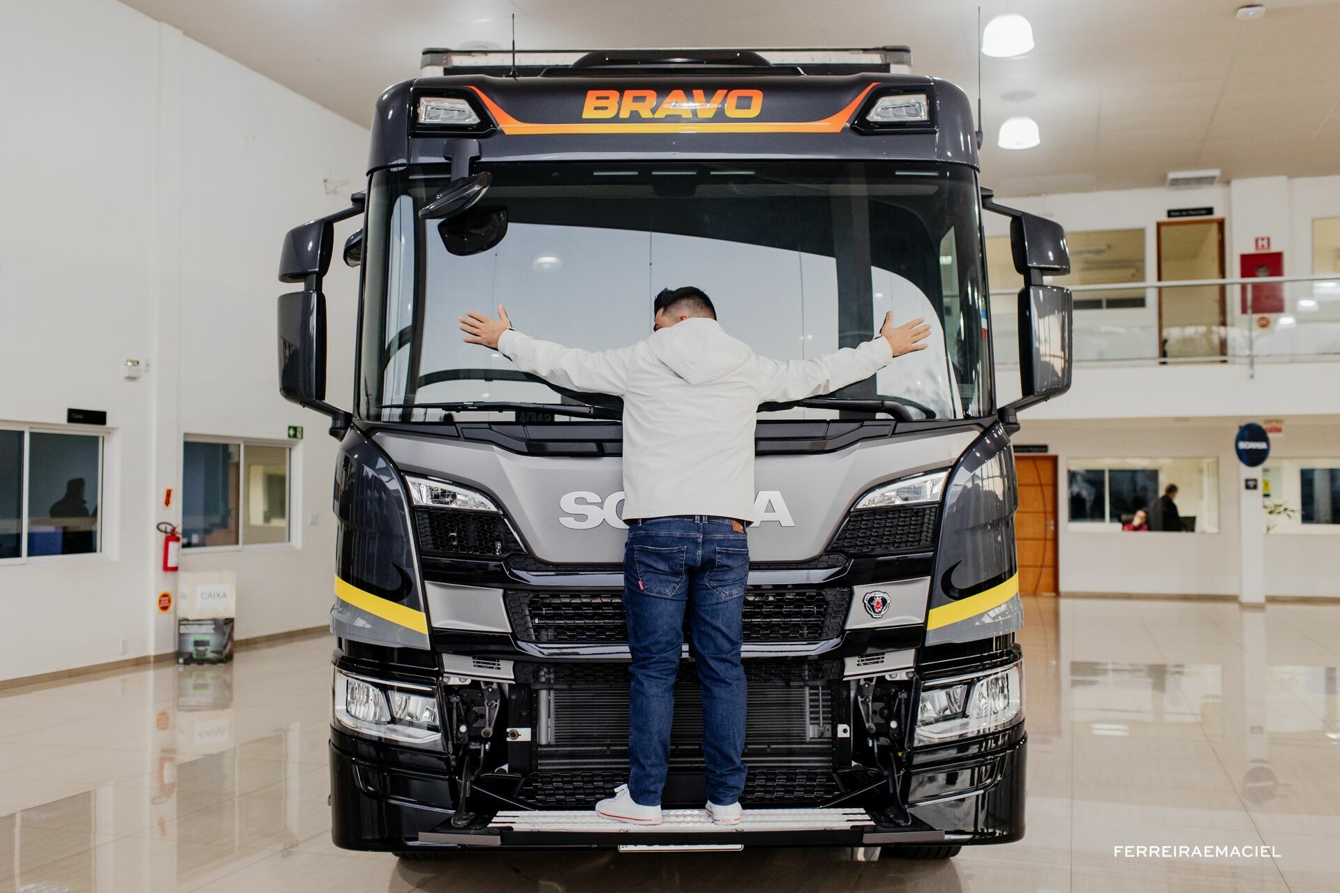 Foto Entrega de Caminhão Bravo - Scania Cavese - Cordilheira Alta - Fotografia Publicitária e Corporativa Profissional Foto Entrega de Caminhão Bravo - Scania Cavese - Cordilheira Alta - Fotografia Publicitária e Corporativa Profissional - Imagem 4