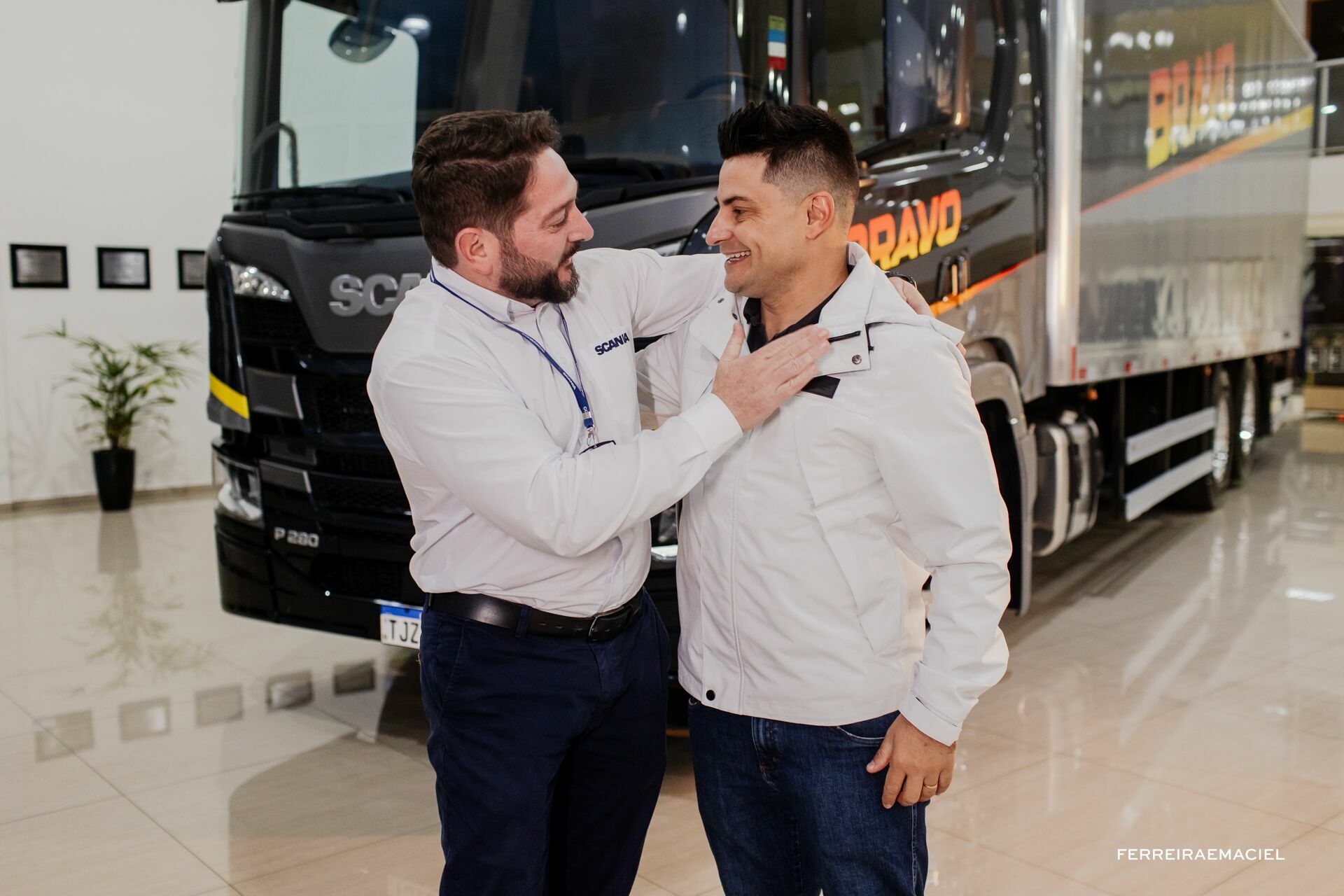 Foto Entrega de Caminhão Bravo - Scania Cavese - Cordilheira Alta - Fotografia Publicitária e Corporativa Profissional Foto Entrega de Caminhão Bravo - Scania Cavese - Cordilheira Alta - Fotografia Publicitária e Corporativa Profissional - Imagem 13
