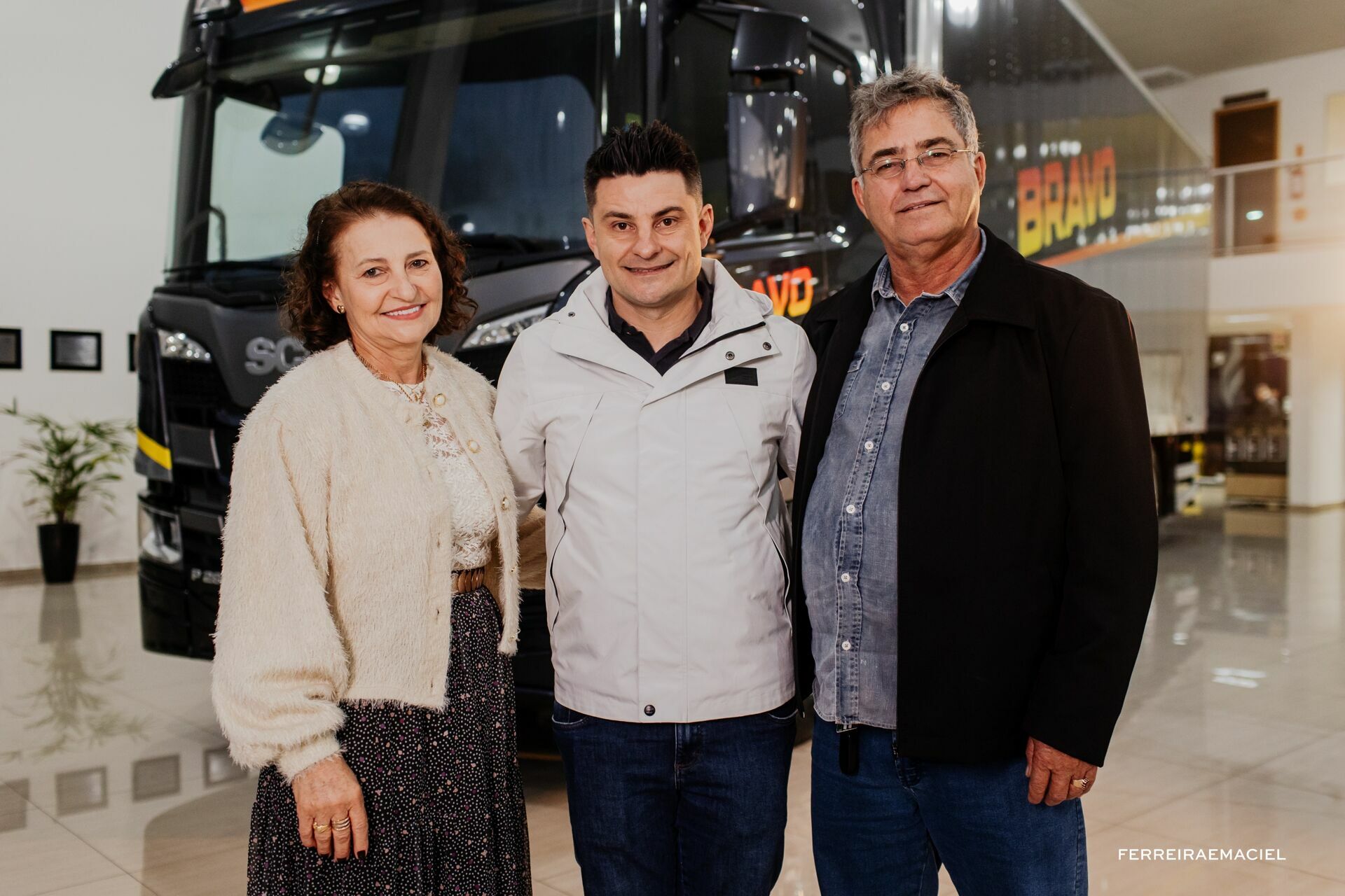 Foto Entrega de Caminhão Bravo - Scania Cavese - Cordilheira Alta - Fotografia Publicitária e Corporativa Profissional Foto Entrega de Caminhão Bravo - Scania Cavese - Cordilheira Alta - Fotografia Publicitária e Corporativa Profissional - Imagem 11