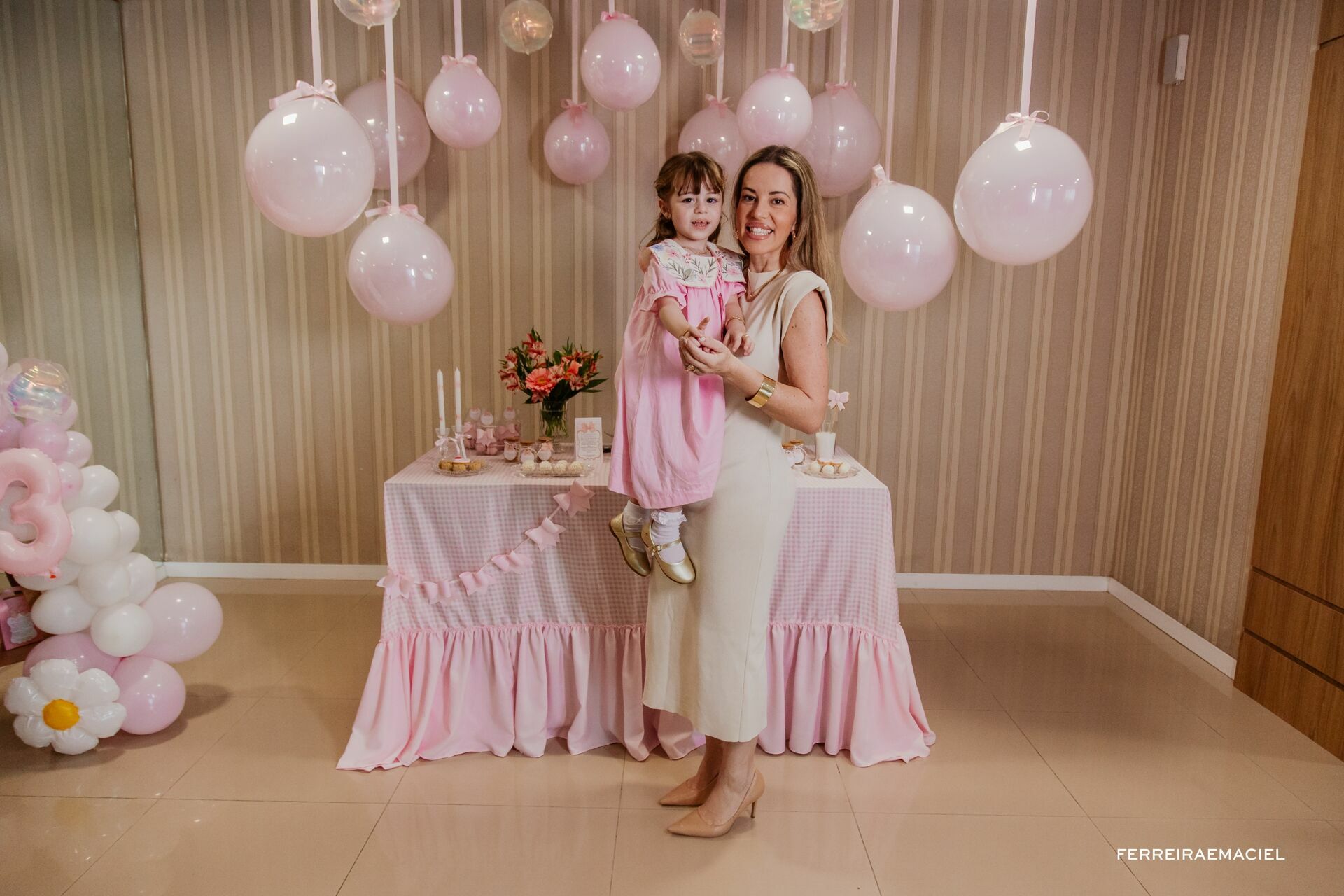 Foto Fotografia de Aniversário Infantil – Lorena – 3 Anos – Ed Firenze– Araranguá – SC Foto Fotografia de Aniversário Infantil – Lorena – 3 Anos – Ed Firenze– Araranguá – SC - Imagem 23