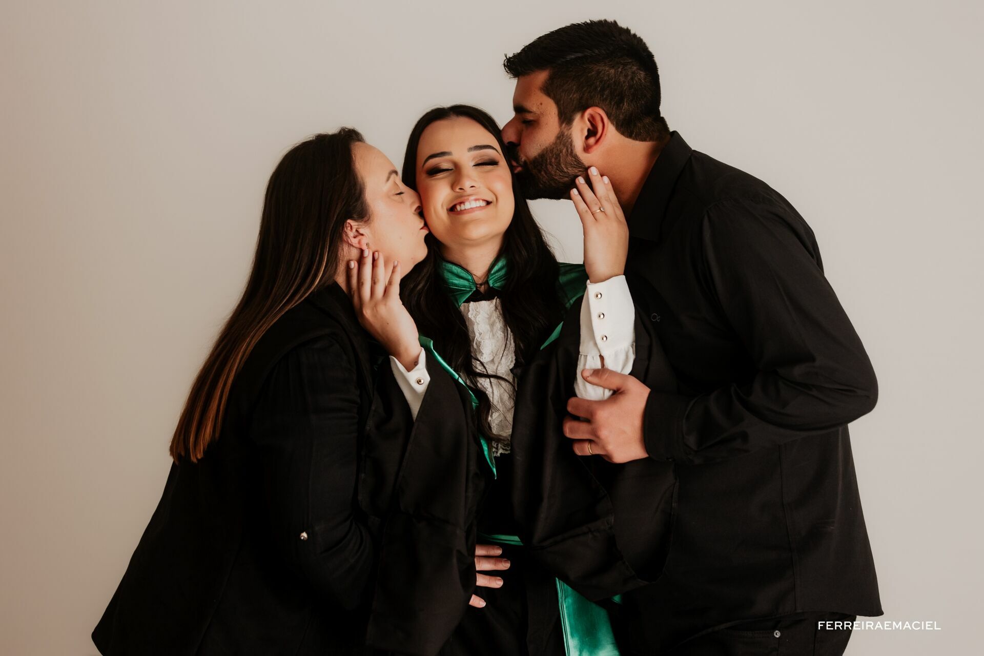 Foto Ensaio fotográfico de Formatura - Maisa D'avila - Enfermagem - Fotografia Profissional de Formatura em Estúdio - Araranguá - SC Foto Ensaio fotográfico de Formatura - Maisa D'avila - Enfermagem - Fotografia Profissional de Formatura em Estúdio - Araranguá - SC - Imagem 39