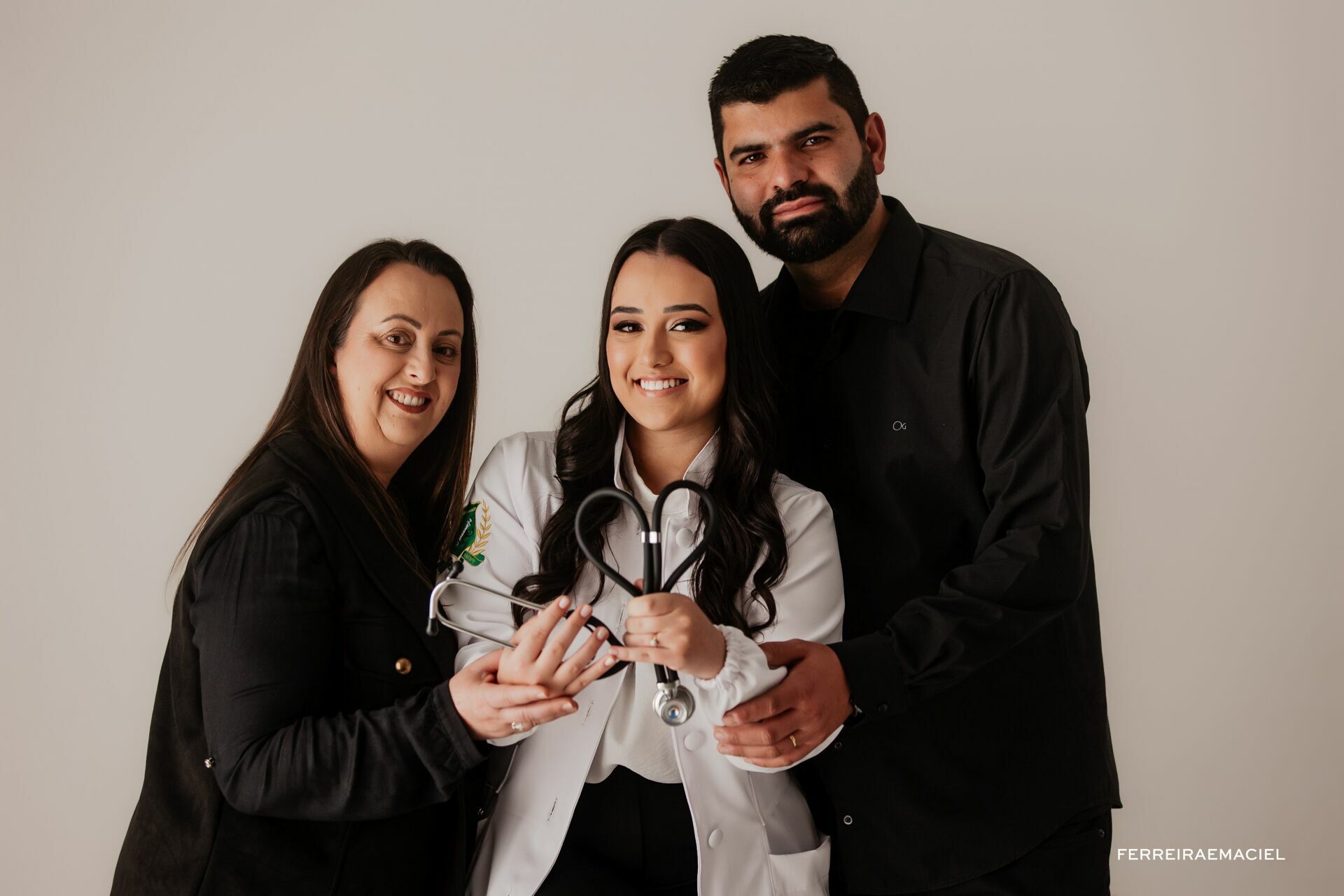 Foto Ensaio fotográfico de Formatura - Maisa D'avila - Enfermagem - Fotografia Profissional de Formatura em Estúdio - Araranguá - SC Foto Ensaio fotográfico de Formatura - Maisa D'avila - Enfermagem - Fotografia Profissional de Formatura em Estúdio - Araranguá - SC - Imagem 13
