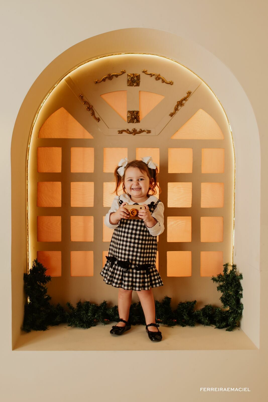 Foto Destinatário Papai Noel - Especial de Natal 2025 - Fotógrafo de estúdio em Araranguá - Cenário temático para fotografar - Araranguá - SC Foto Destinatário Papai Noel - Especial de Natal 2025 - Fotógrafo de estúdio em Araranguá - Cenário temático para fotografar - Araranguá - SC - Imagem 12