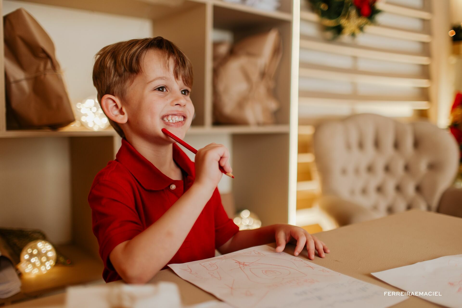 Foto Destinatário Papai Noel - Especial de Natal 2025 - Fotógrafo de estúdio em Araranguá - Cenário temático para fotografar - Araranguá - SC Foto Destinatário Papai Noel - Especial de Natal 2025 - Fotógrafo de estúdio em Araranguá - Cenário temático para fotografar - Araranguá - SC - Imagem 6