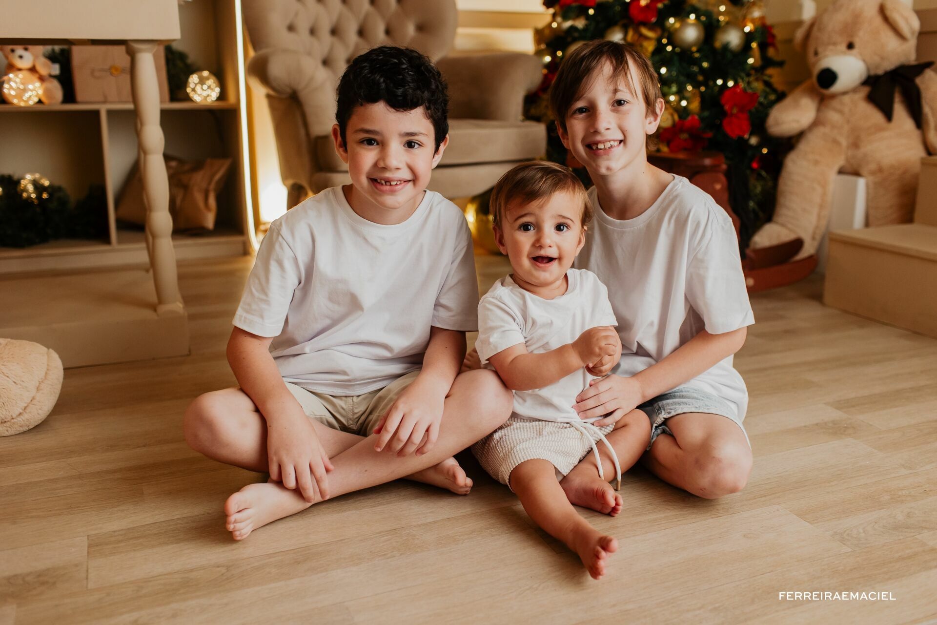 Foto Destinatário Papai Noel - Especial de Natal 2025 - Fotógrafo de estúdio em Araranguá - Cenário temático para fotografar - Araranguá - SC Foto Destinatário Papai Noel - Especial de Natal 2025 - Fotógrafo de estúdio em Araranguá - Cenário temático para fotografar - Araranguá - SC - Imagem 25