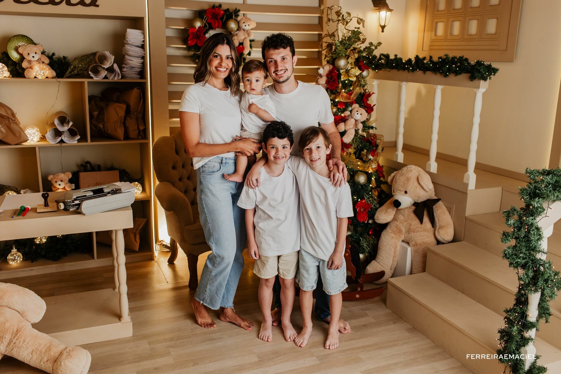 Foto Destinatário Papai Noel - Especial de Natal 2025 - Fotógrafo de estúdio em Araranguá - Cenário temático para fotografar - Araranguá - SC Foto Destinatário Papai Noel - Especial de Natal 2025 - Fotógrafo de estúdio em Araranguá - Cenário temático para fotografar - Araranguá - SC - Imagem 22