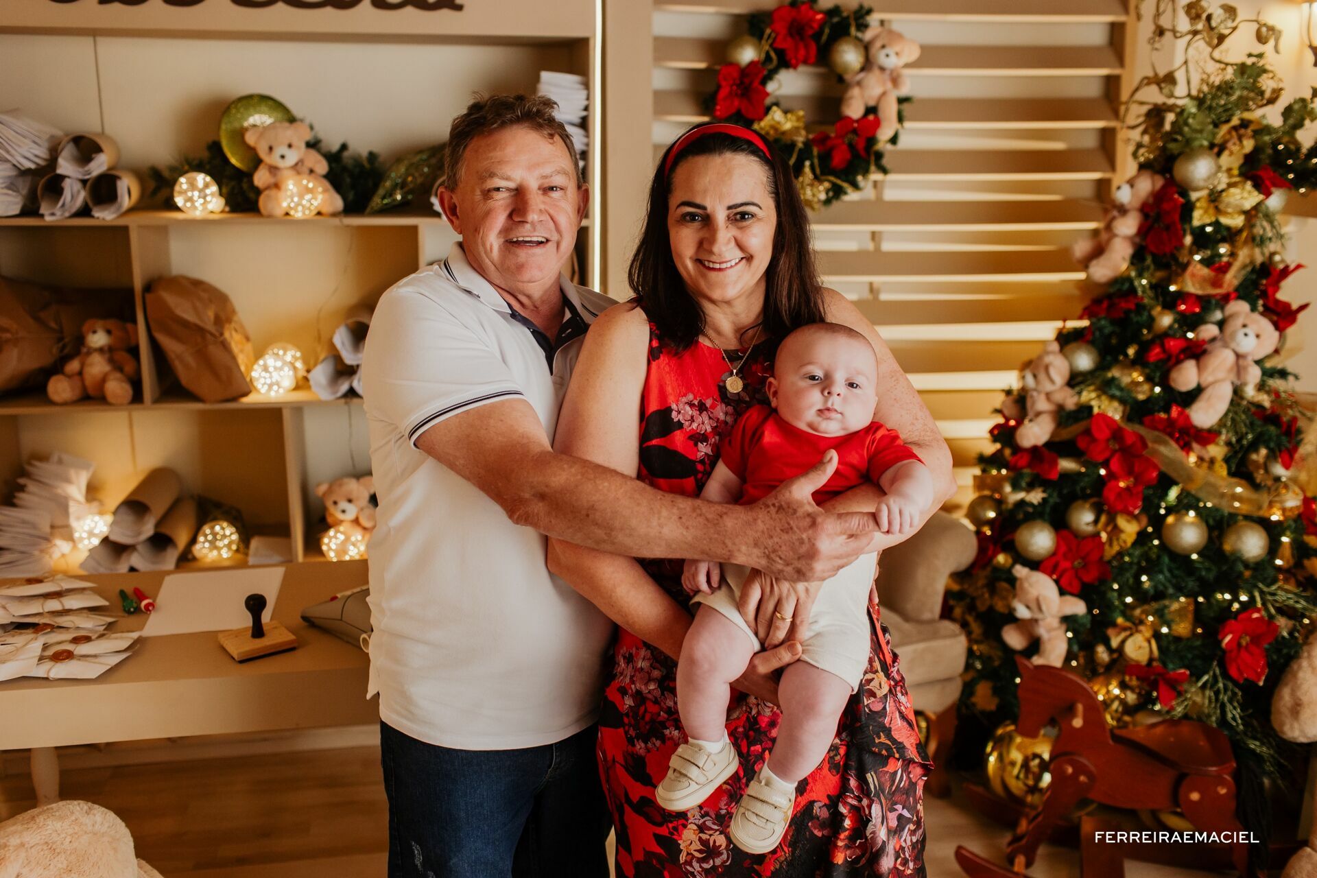 Foto Destinatário Papai Noel - Especial de Natal 2025 - Fotógrafo de estúdio em Araranguá - Cenário temático para fotografar - Araranguá - SC Foto Destinatário Papai Noel - Especial de Natal 2025 - Fotógrafo de estúdio em Araranguá - Cenário temático para fotografar - Araranguá - SC - Imagem 35