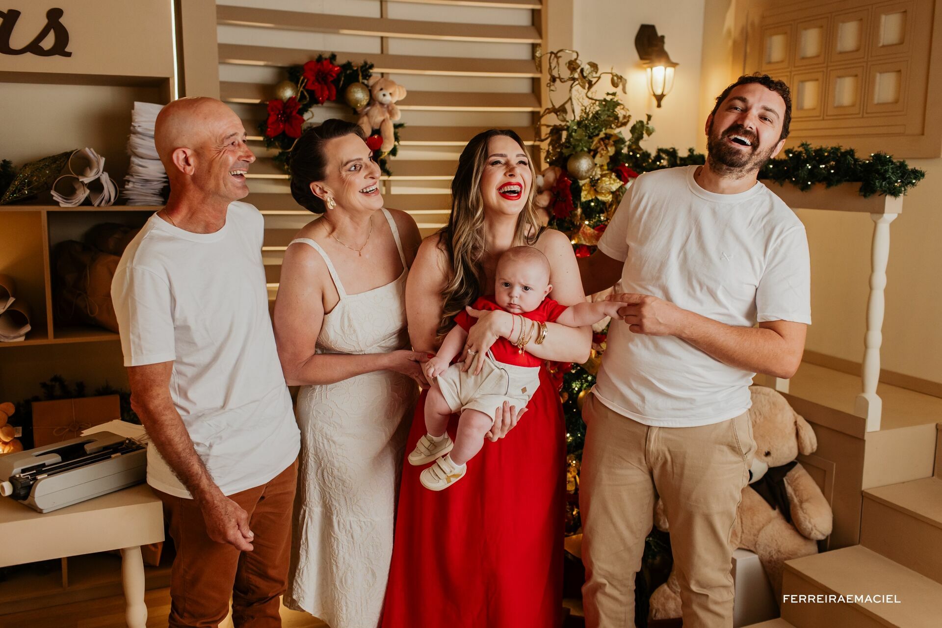 Foto Destinatário Papai Noel - Especial de Natal 2025 - Fotógrafo de estúdio em Araranguá - Cenário temático para fotografar - Araranguá - SC Foto Destinatário Papai Noel - Especial de Natal 2025 - Fotógrafo de estúdio em Araranguá - Cenário temático para fotografar - Araranguá - SC - Imagem 31