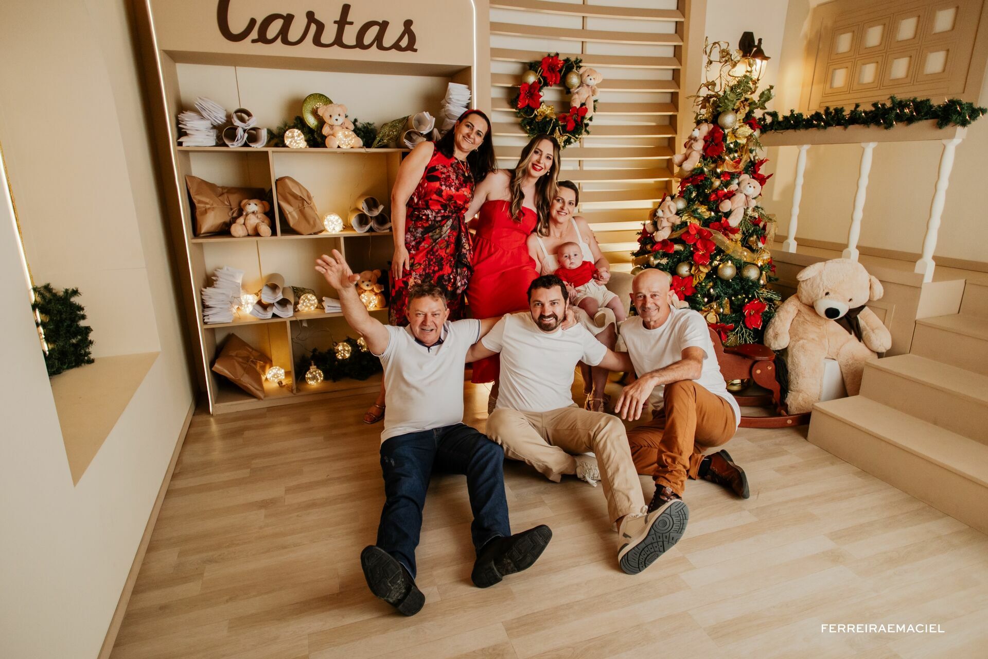 Foto Destinatário Papai Noel - Especial de Natal 2025 - Fotógrafo de estúdio em Araranguá - Cenário temático para fotografar - Araranguá - SC Foto Destinatário Papai Noel - Especial de Natal 2025 - Fotógrafo de estúdio em Araranguá - Cenário temático para fotografar - Araranguá - SC - Imagem 37