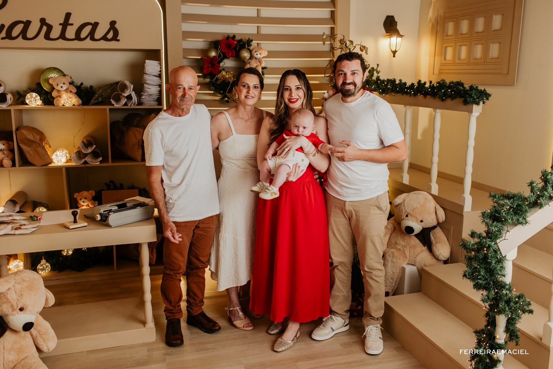 Foto Destinatário Papai Noel - Especial de Natal 2025 - Fotógrafo de estúdio em Araranguá - Cenário temático para fotografar - Araranguá - SC Foto Destinatário Papai Noel - Especial de Natal 2025 - Fotógrafo de estúdio em Araranguá - Cenário temático para fotografar - Araranguá - SC - Imagem 30