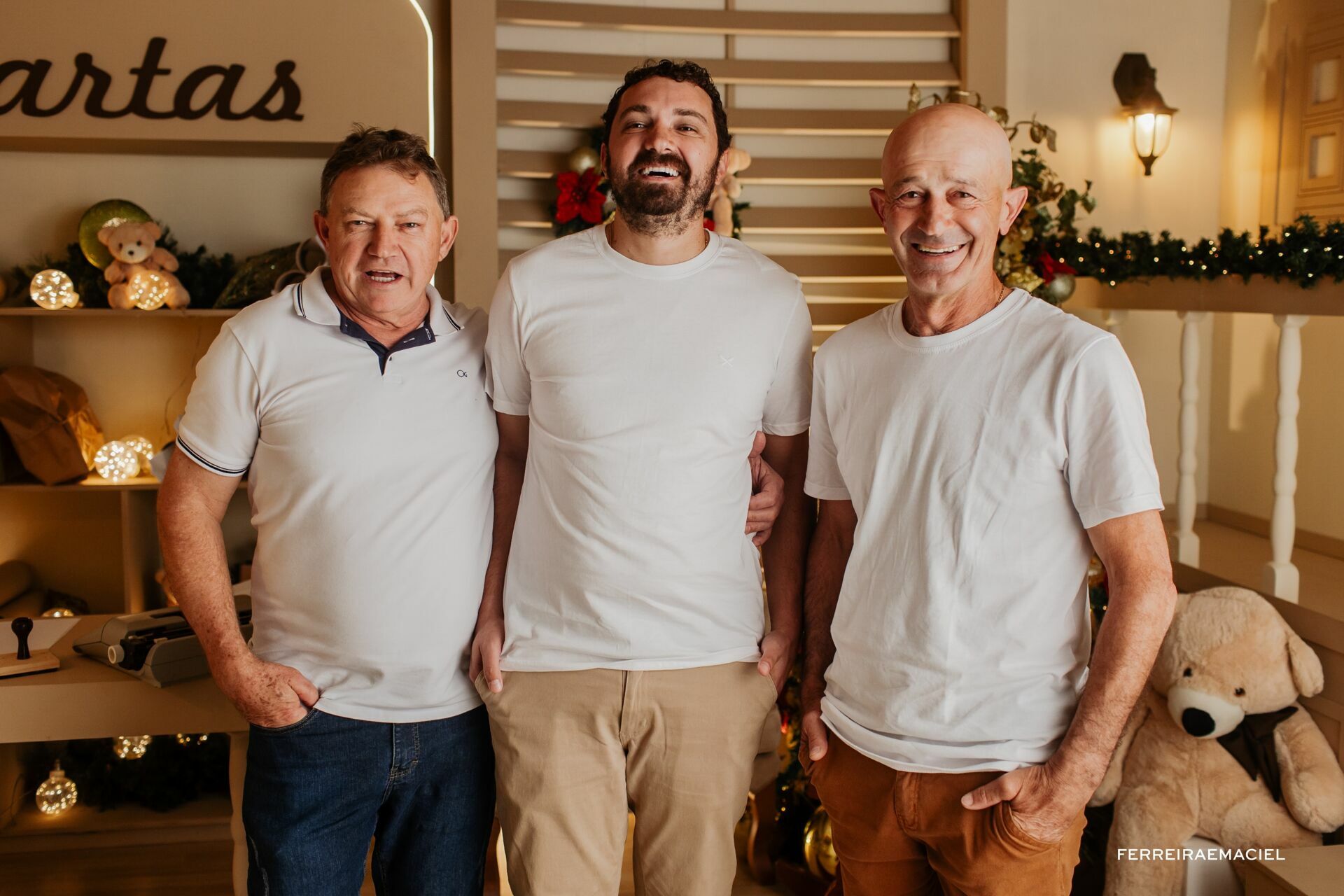 Foto Destinatário Papai Noel - Especial de Natal 2025 - Fotógrafo de estúdio em Araranguá - Cenário temático para fotografar - Araranguá - SC Foto Destinatário Papai Noel - Especial de Natal 2025 - Fotógrafo de estúdio em Araranguá - Cenário temático para fotografar - Araranguá - SC - Imagem 34