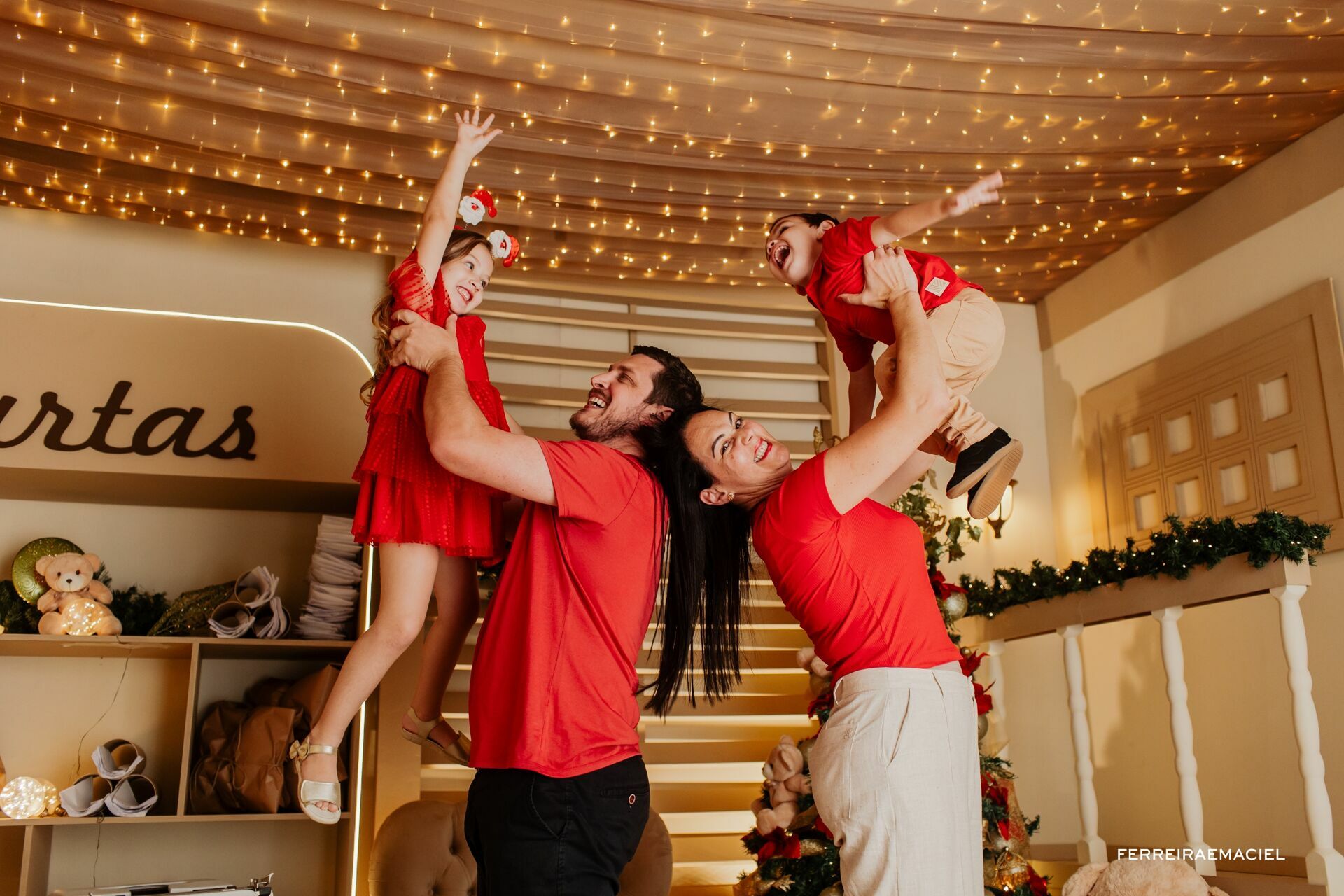 Foto Destinatário Papai Noel - Especial de Natal 2025 - Fotógrafo de estúdio em Araranguá - Cenário temático para fotografar - Araranguá - SC Foto Destinatário Papai Noel - Especial de Natal 2025 - Fotógrafo de estúdio em Araranguá - Cenário temático para fotografar - Araranguá - SC - Imagem 46