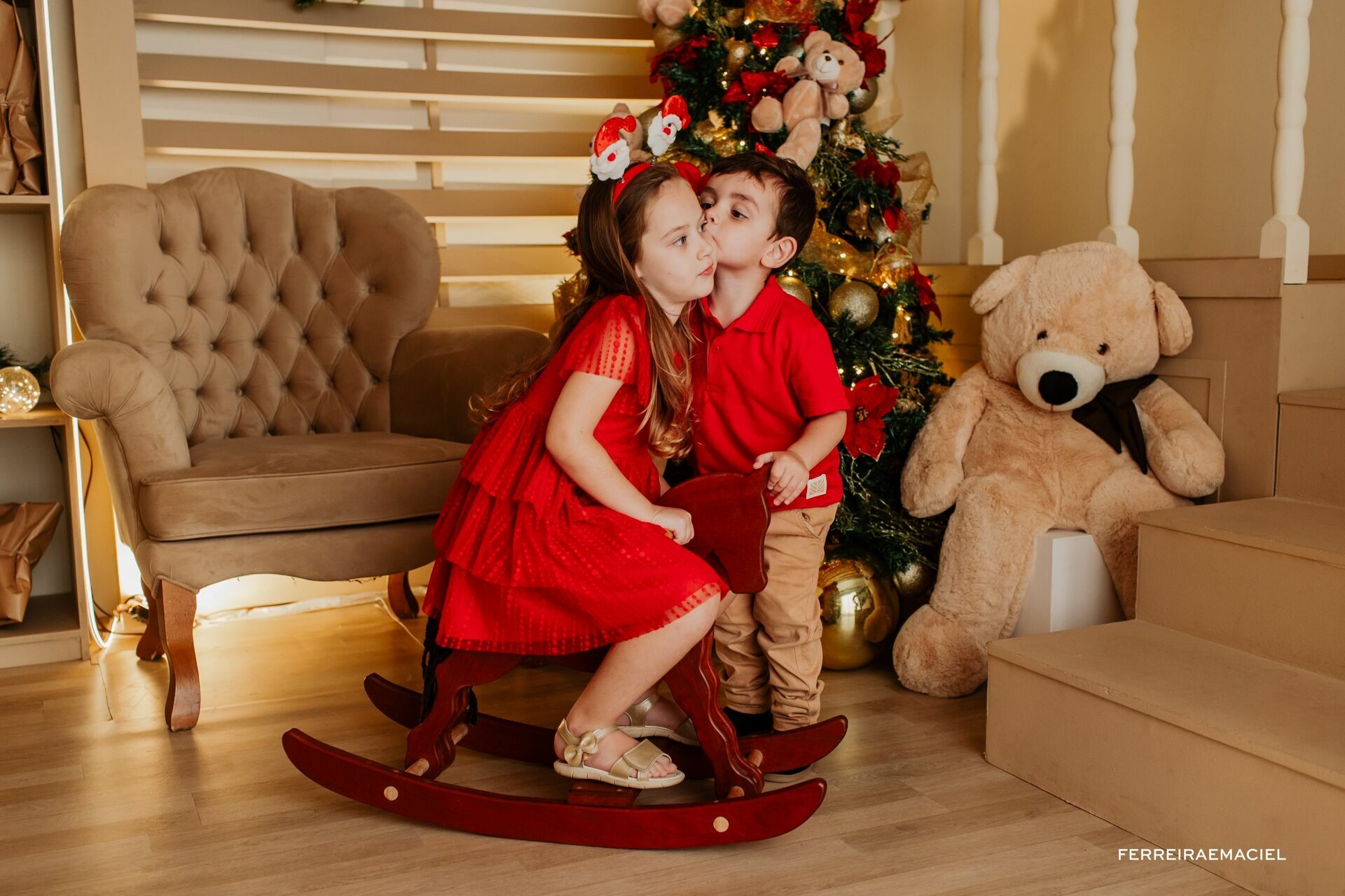 Foto Destinatário Papai Noel - Especial de Natal 2025 - Fotógrafo de estúdio em Araranguá - Cenário temático para fotografar - Araranguá - SC Foto Destinatário Papai Noel - Especial de Natal 2025 - Fotógrafo de estúdio em Araranguá - Cenário temático para fotografar - Araranguá - SC - Imagem 58