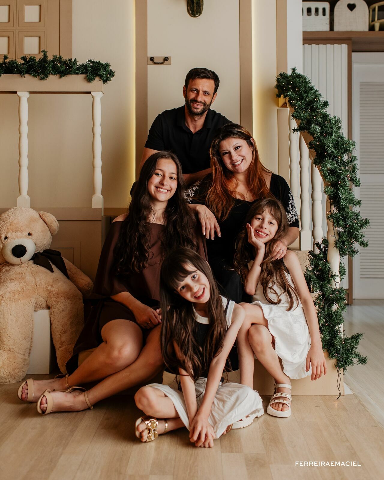 Foto Destinatário Papai Noel - Especial de Natal 2025 - Fotógrafo de estúdio em Araranguá - Cenário temático para fotografar - Araranguá - SC Foto Destinatário Papai Noel - Especial de Natal 2025 - Fotógrafo de estúdio em Araranguá - Cenário temático para fotografar - Araranguá - SC - Imagem 80