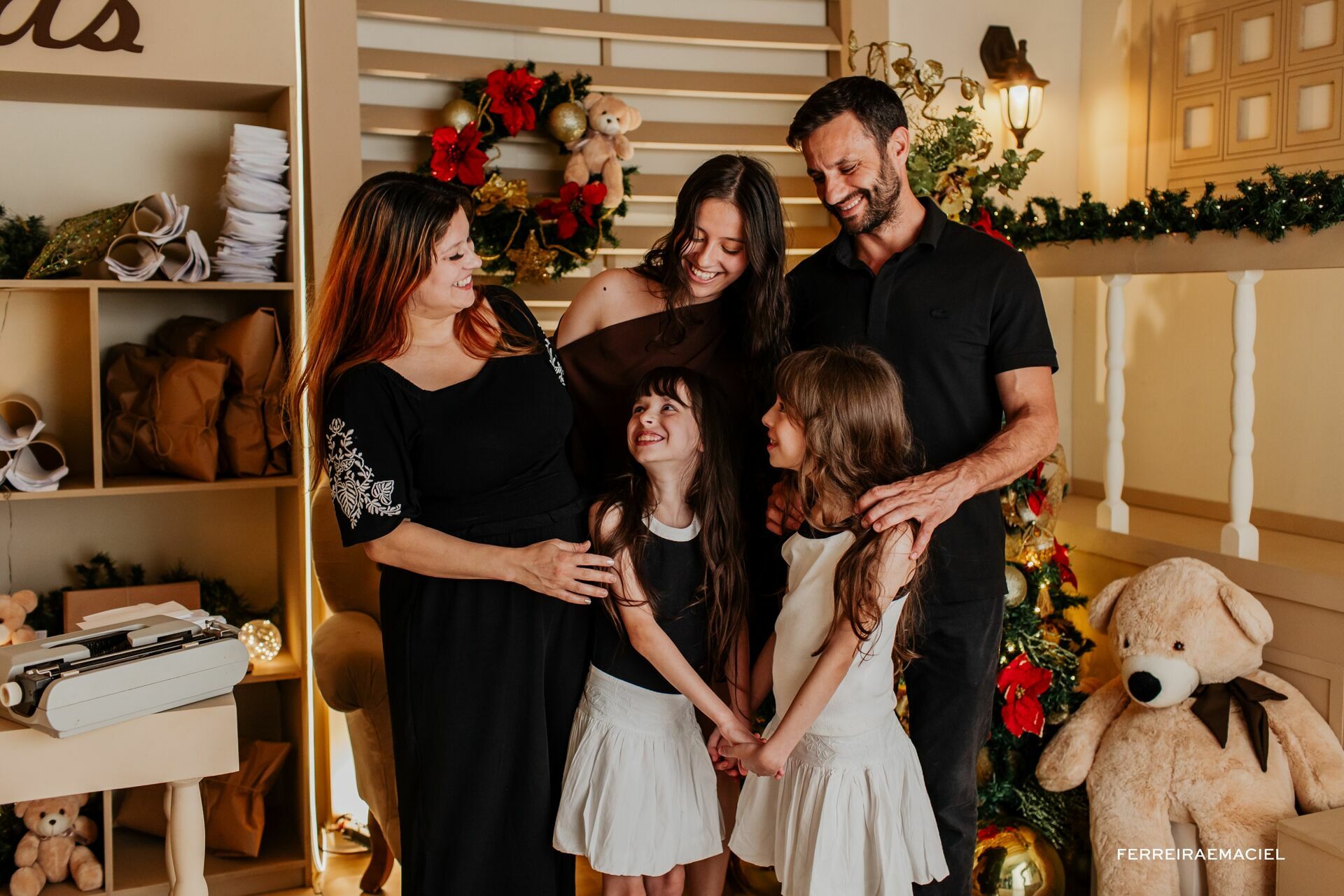 Foto Destinatário Papai Noel - Especial de Natal 2025 - Fotógrafo de estúdio em Araranguá - Cenário temático para fotografar - Araranguá - SC Foto Destinatário Papai Noel - Especial de Natal 2025 - Fotógrafo de estúdio em Araranguá - Cenário temático para fotografar - Araranguá - SC - Imagem 61