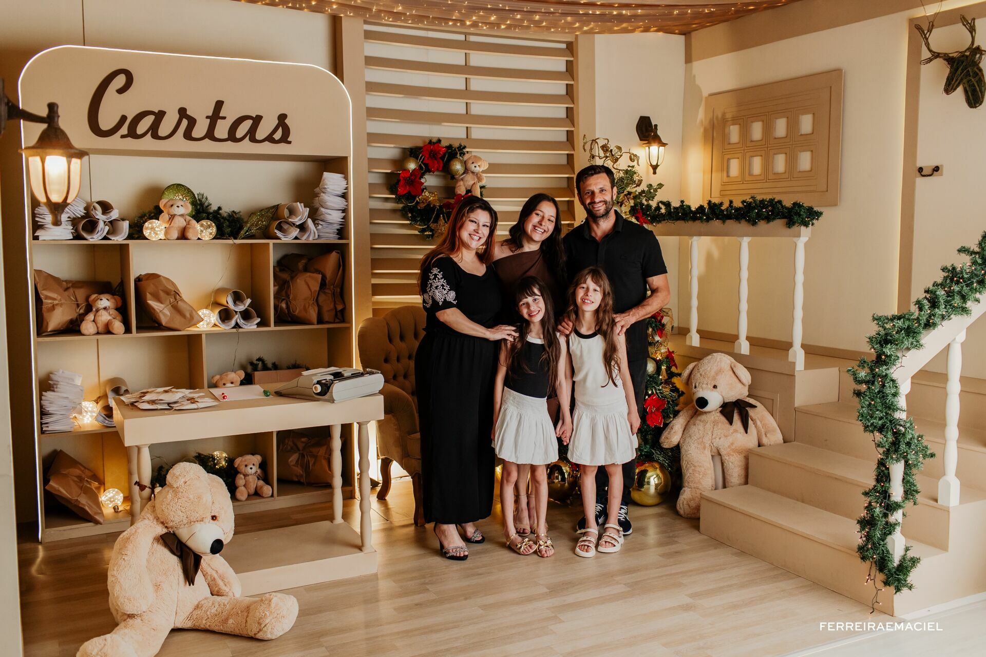 Foto Destinatário Papai Noel - Especial de Natal 2025 - Fotógrafo de estúdio em Araranguá - Cenário temático para fotografar - Araranguá - SC Foto Destinatário Papai Noel - Especial de Natal 2025 - Fotógrafo de estúdio em Araranguá - Cenário temático para fotografar - Araranguá - SC - Imagem 60