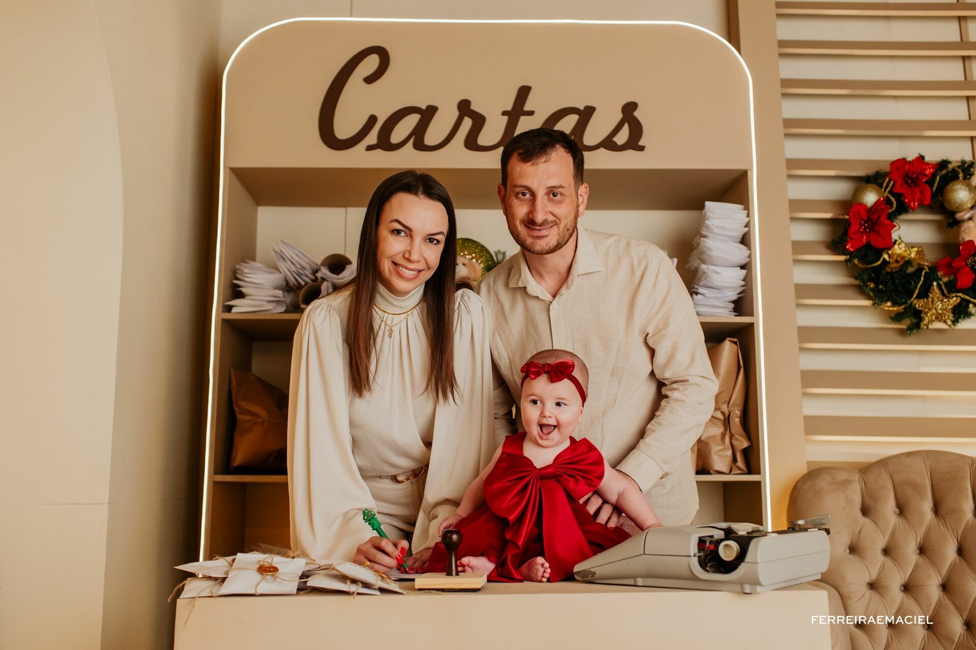 Foto Destinatário Papai Noel - Especial de Natal 2025 - Fotógrafo de estúdio em Araranguá - Cenário temático para fotografar - Araranguá - SC Foto Destinatário Papai Noel - Especial de Natal 2025 - Fotógrafo de estúdio em Araranguá - Cenário temático para fotografar - Araranguá - SC - Imagem 83