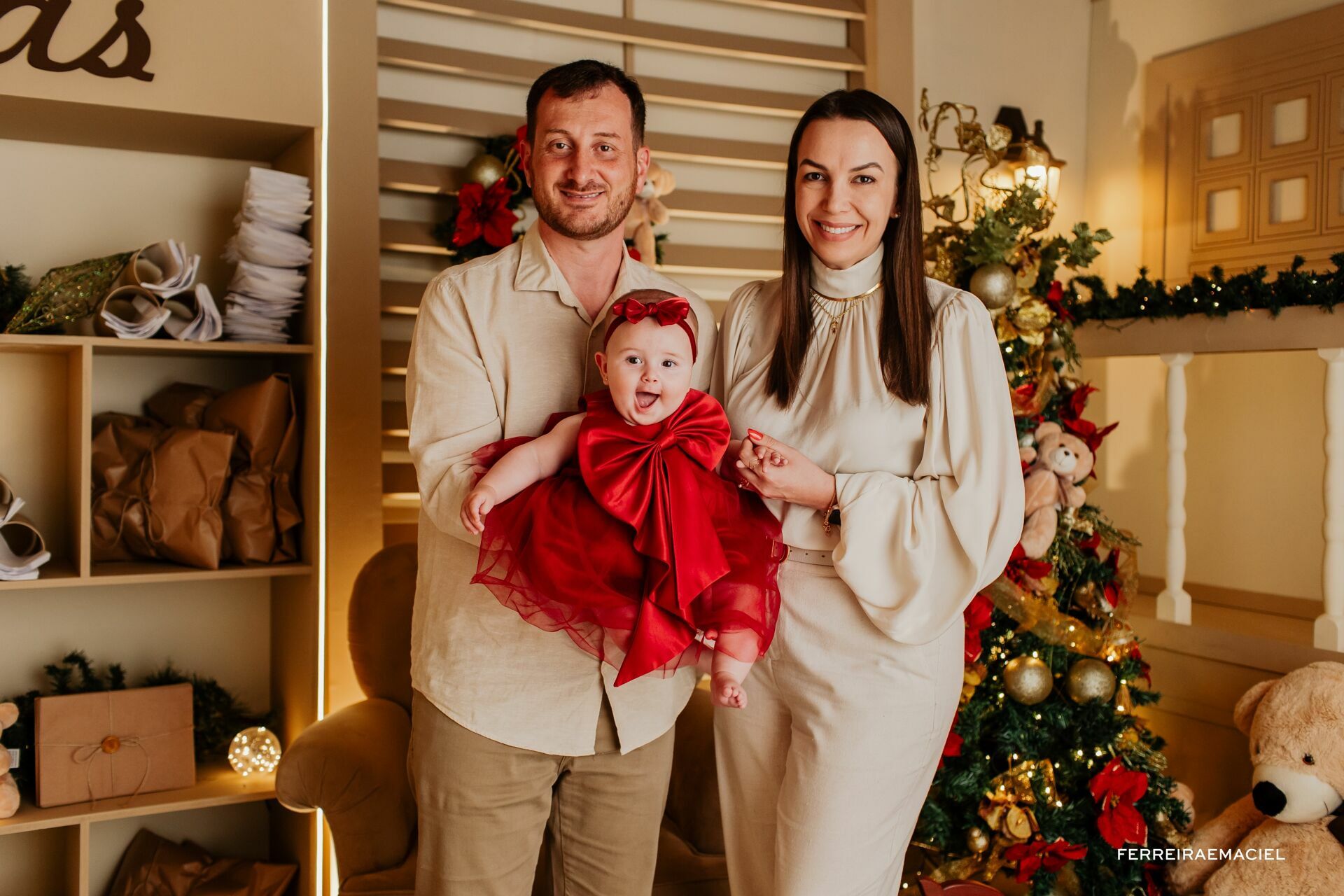 Foto Destinatário Papai Noel - Especial de Natal 2025 - Fotógrafo de estúdio em Araranguá - Cenário temático para fotografar - Araranguá - SC Foto Destinatário Papai Noel - Especial de Natal 2025 - Fotógrafo de estúdio em Araranguá - Cenário temático para fotografar - Araranguá - SC - Imagem 82