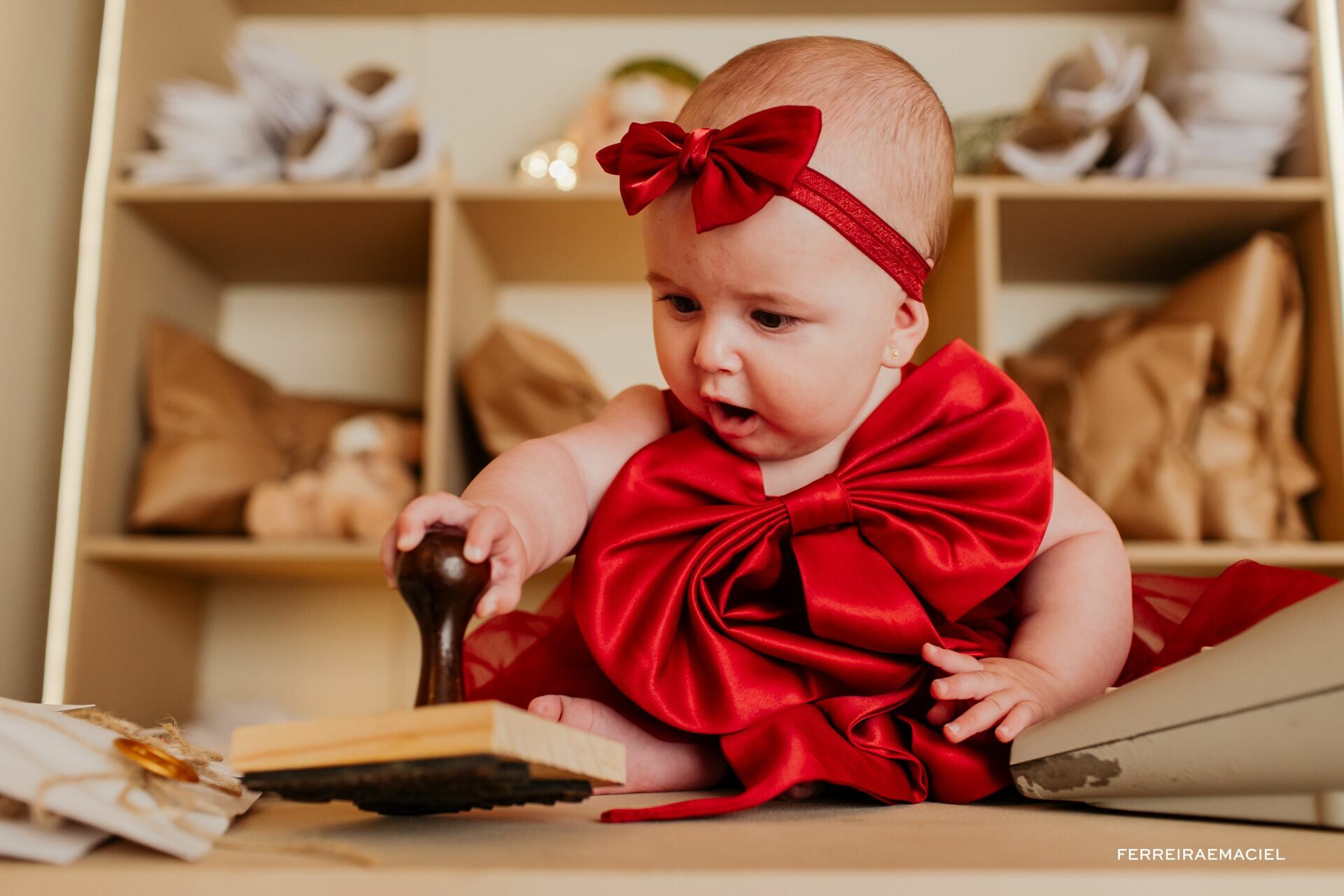 Foto Destinatário Papai Noel - Especial de Natal 2025 - Fotógrafo de estúdio em Araranguá - Cenário temático para fotografar - Araranguá - SC Foto Destinatário Papai Noel - Especial de Natal 2025 - Fotógrafo de estúdio em Araranguá - Cenário temático para fotografar - Araranguá - SC - Imagem 84