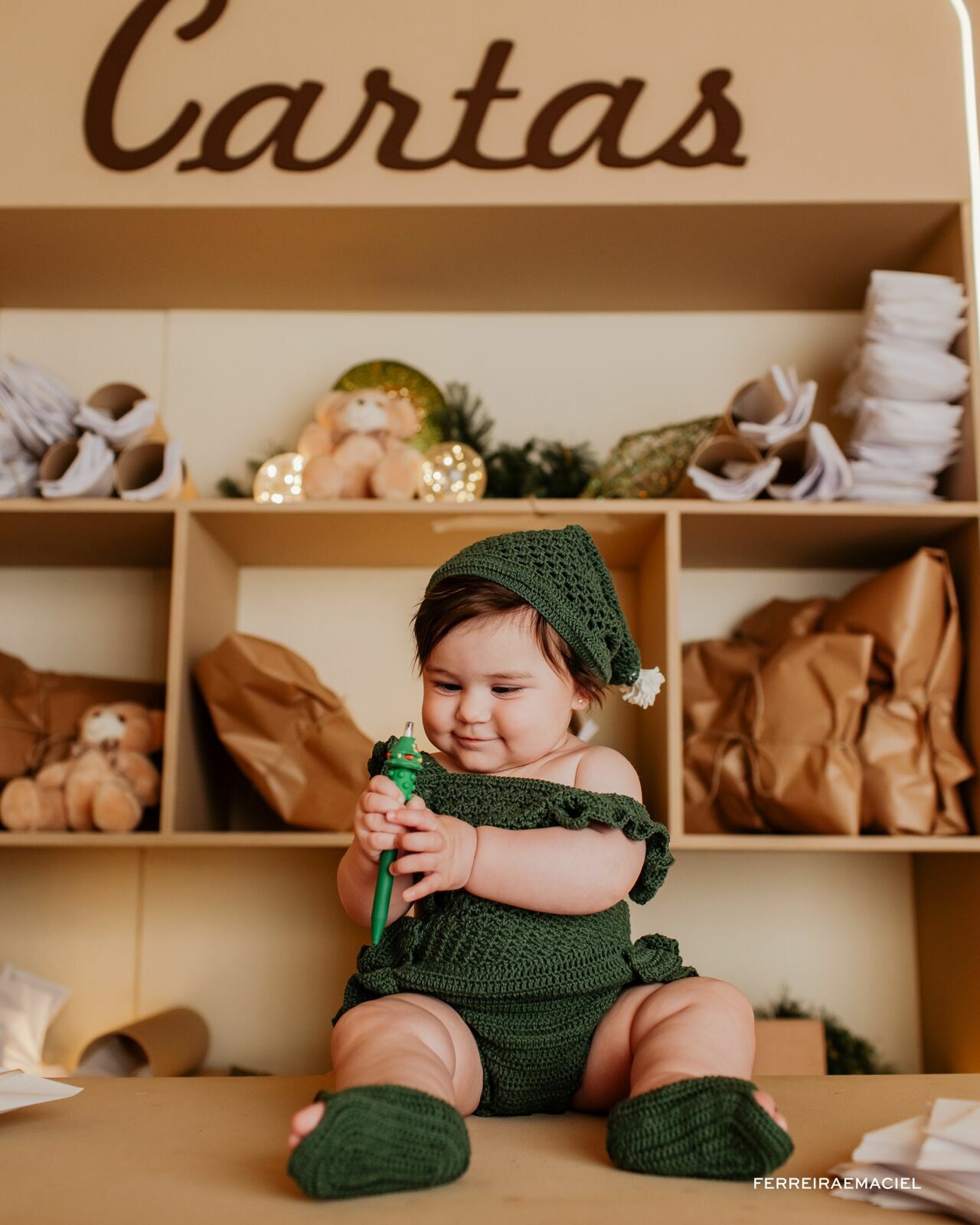 Foto Destinatário Papai Noel - Especial de Natal 2025 - Fotógrafo de estúdio em Araranguá - Cenário temático para fotografar - Araranguá - SC Foto Destinatário Papai Noel - Especial de Natal 2025 - Fotógrafo de estúdio em Araranguá - Cenário temático para fotografar - Araranguá - SC - Imagem 94