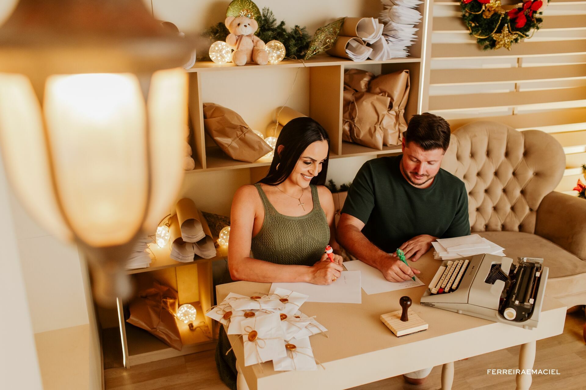 Foto Destinatário Papai Noel - Especial de Natal 2025 - Fotógrafo de estúdio em Araranguá - Cenário temático para fotografar - Araranguá - SC Foto Destinatário Papai Noel - Especial de Natal 2025 - Fotógrafo de estúdio em Araranguá - Cenário temático para fotografar - Araranguá - SC - Imagem 114