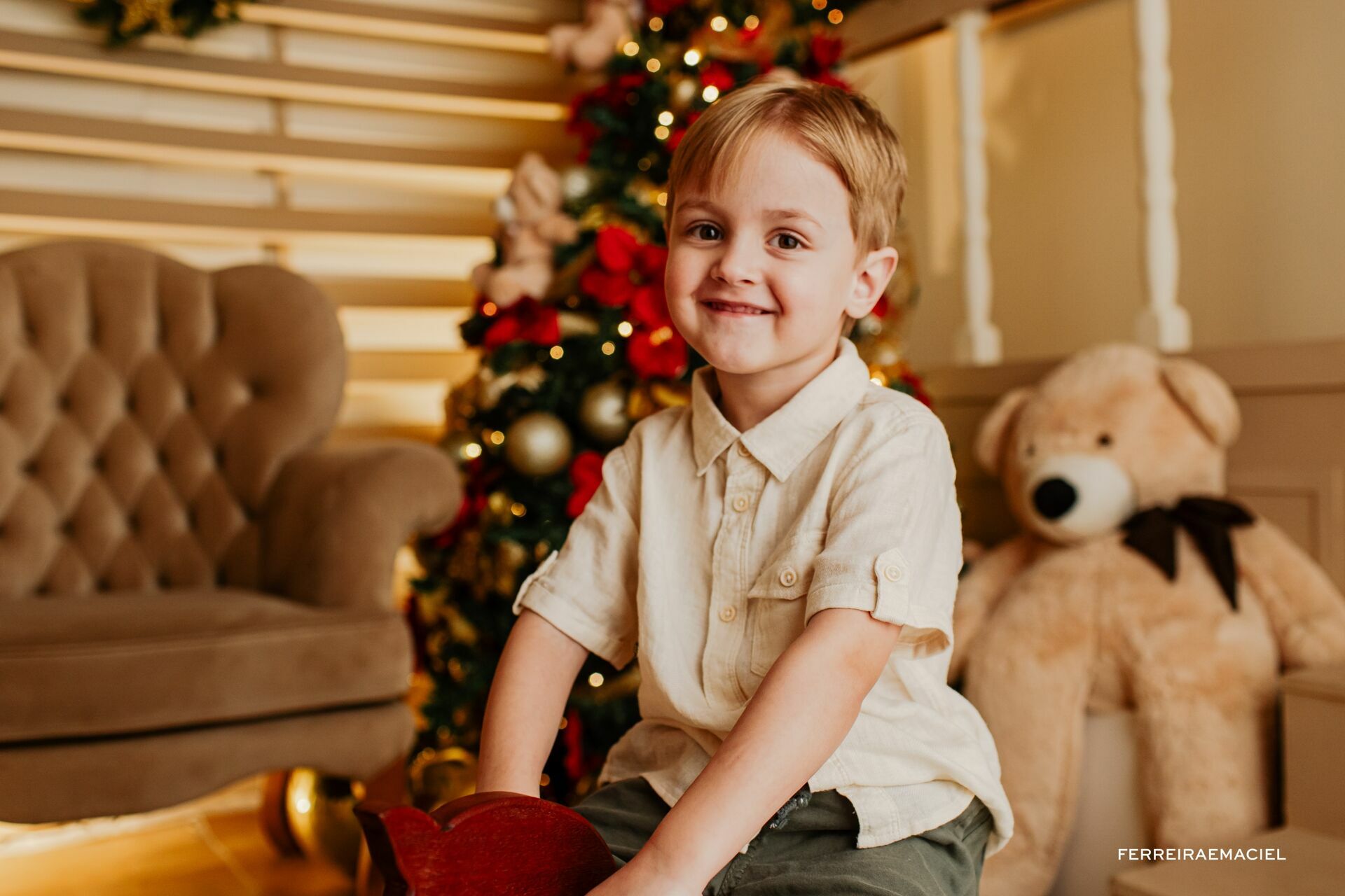 Foto Destinatário Papai Noel - Especial de Natal 2025 - Fotógrafo de estúdio em Araranguá - Cenário temático para fotografar - Araranguá - SC Foto Destinatário Papai Noel - Especial de Natal 2025 - Fotógrafo de estúdio em Araranguá - Cenário temático para fotografar - Araranguá - SC - Imagem 112